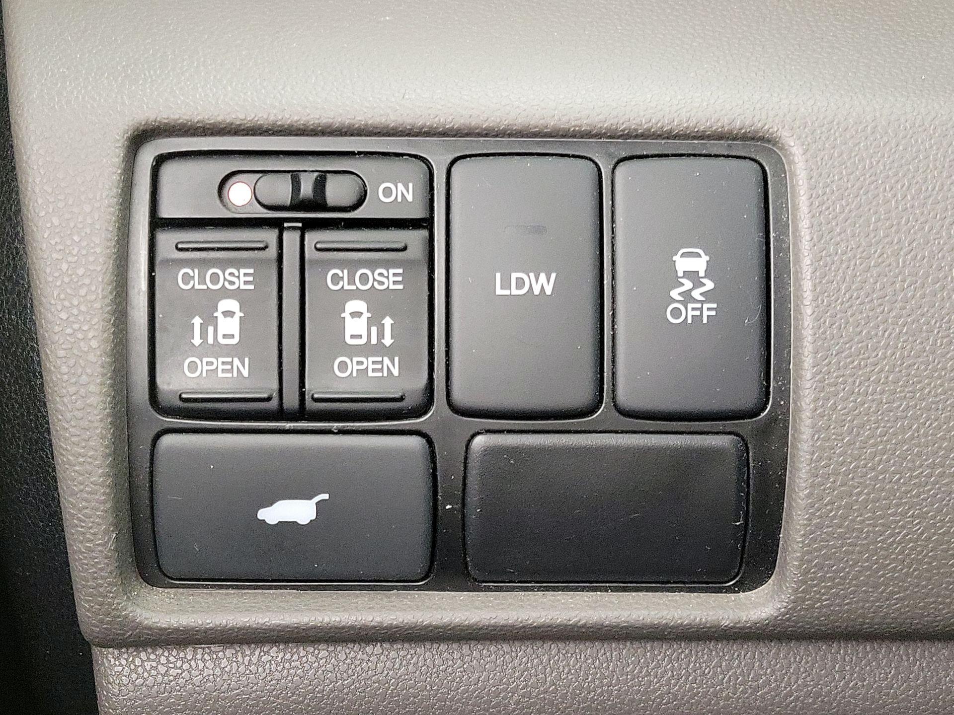 Thumbnail: 2016 Honda Odyssey - 13