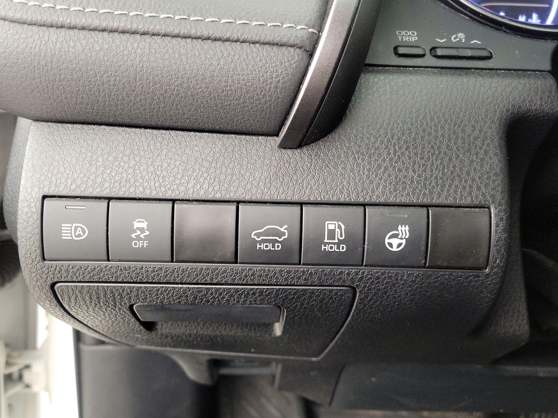 Thumbnail: 2021 Toyota Camry - 13