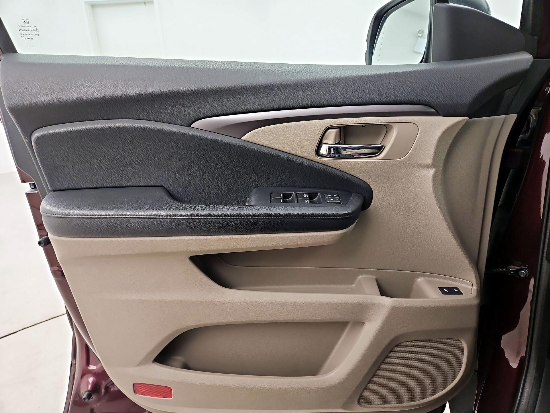 Thumbnail: 2016 Honda Pilot - 12