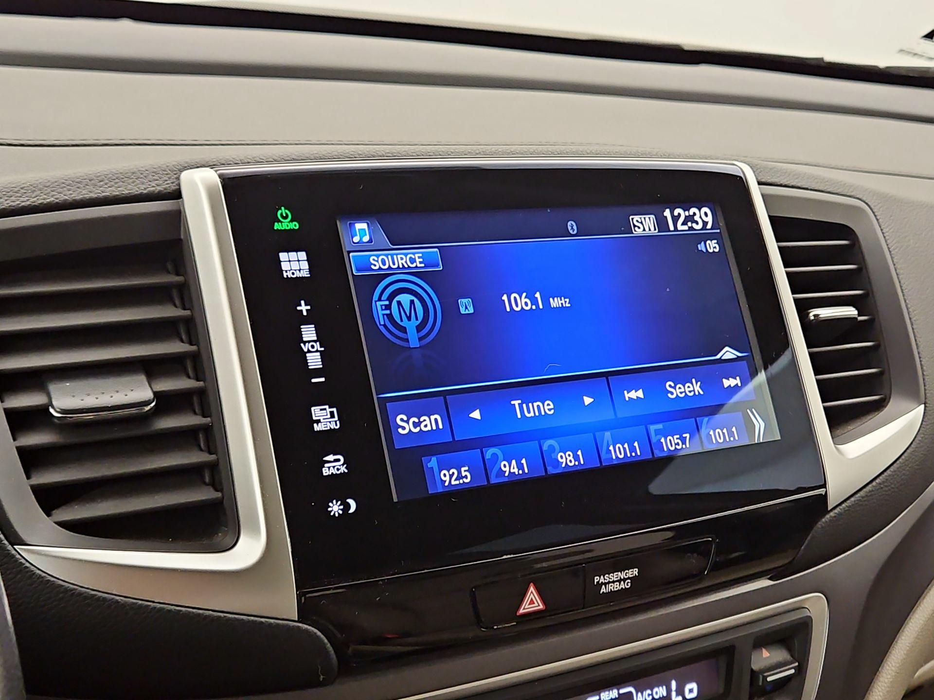 Thumbnail: 2016 Honda Pilot - 15