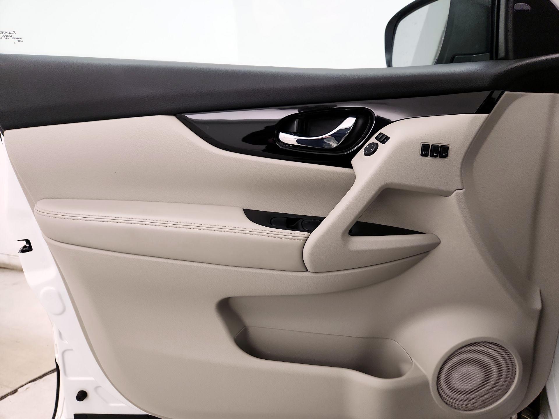 Thumbnail: 2022 Nissan Rogue Sport - 12