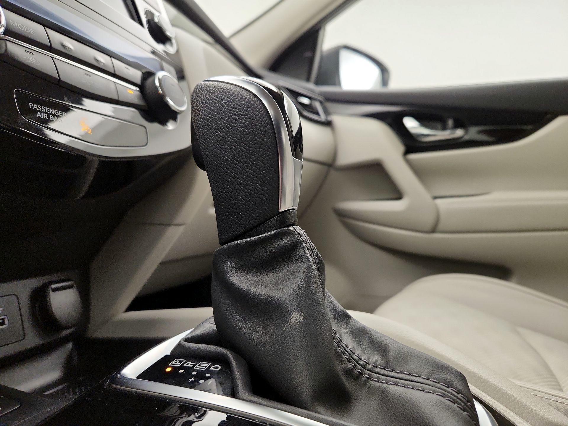 Thumbnail: 2022 Nissan Rogue Sport - 17