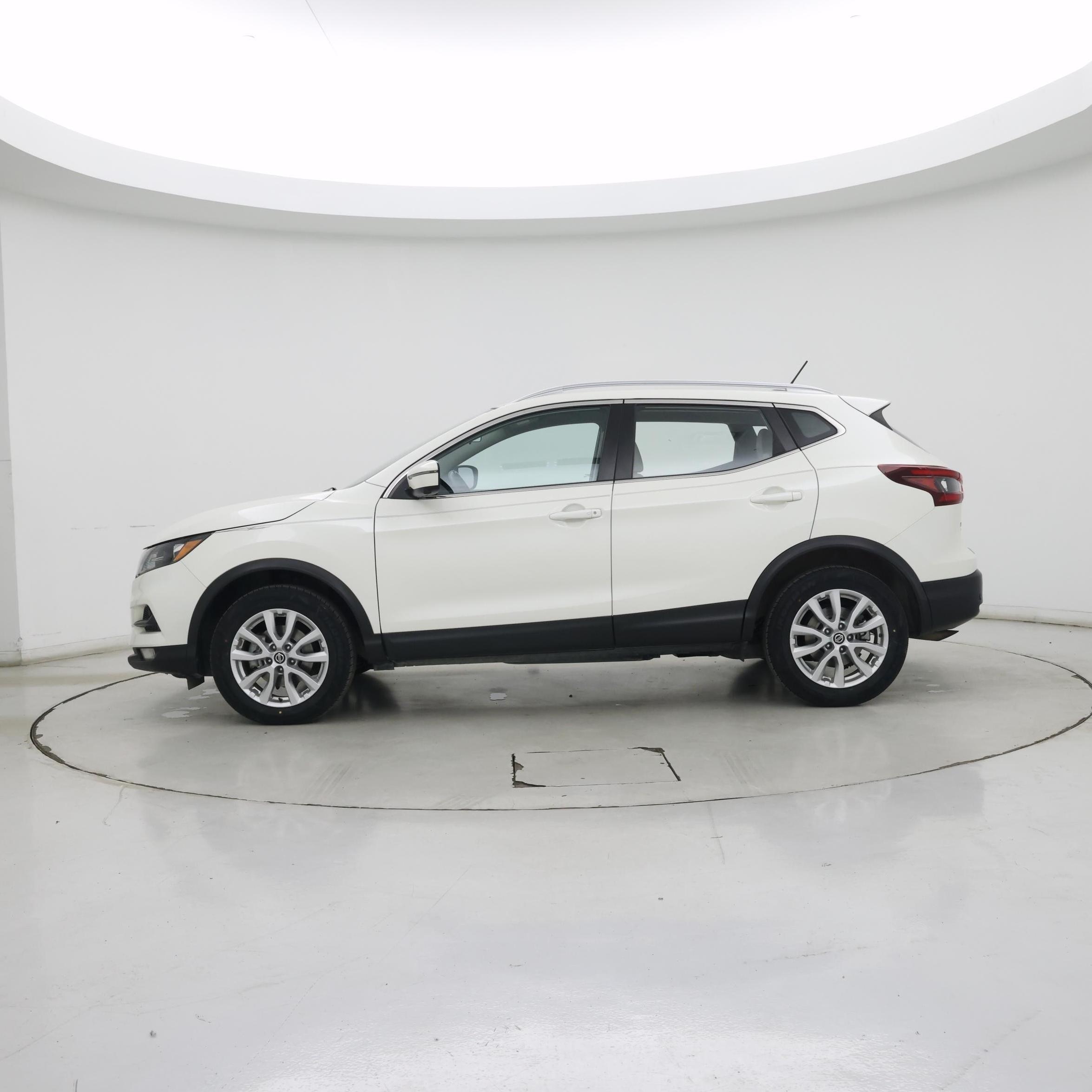 Thumbnail: 2022 Nissan Rogue Sport - 3