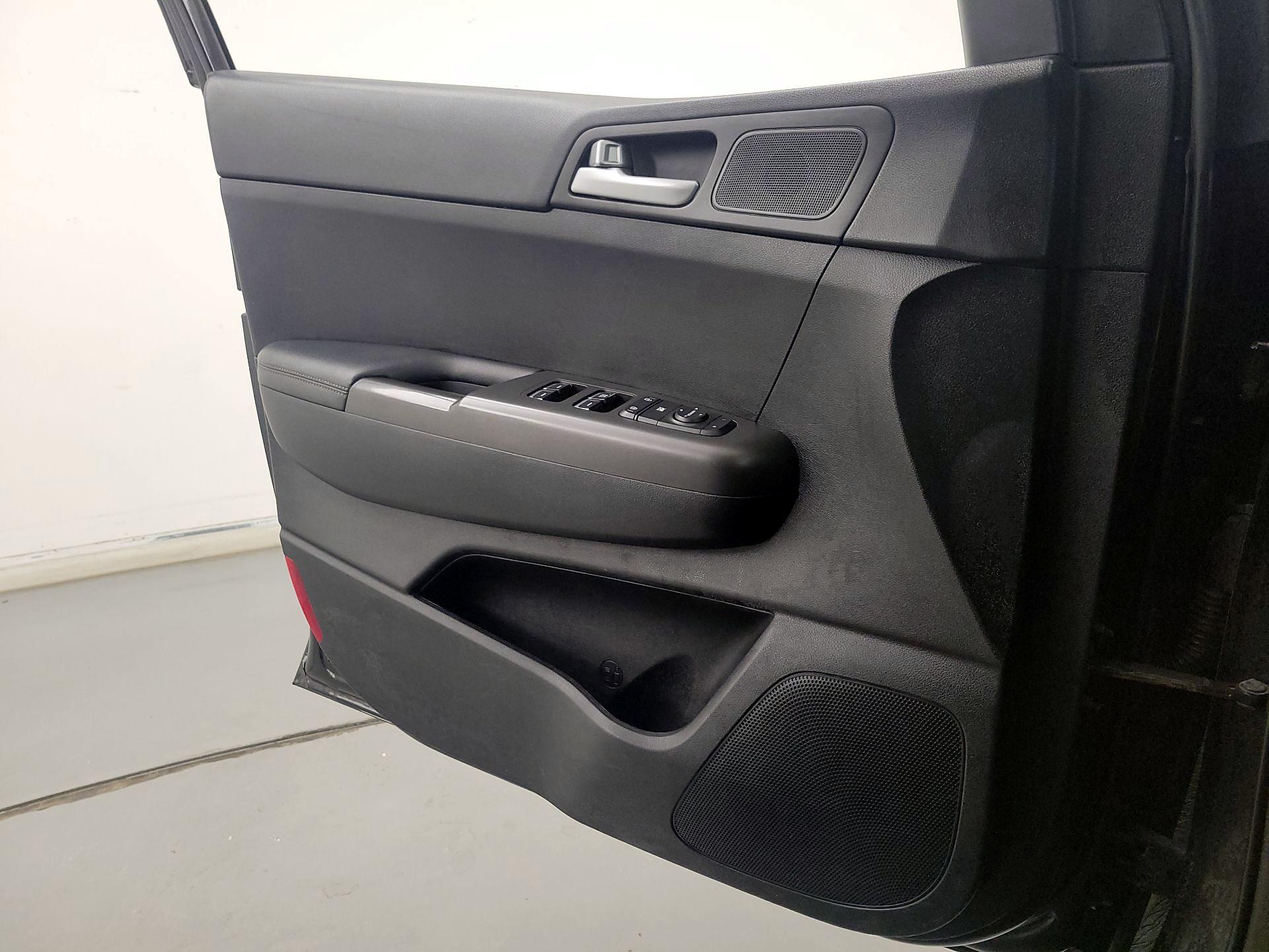 Thumbnail: 2018 Kia Sportage - 12