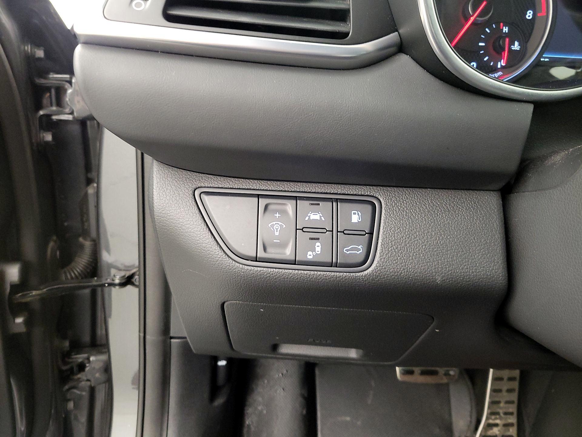 Thumbnail: 2019 Genesis G70 - 13