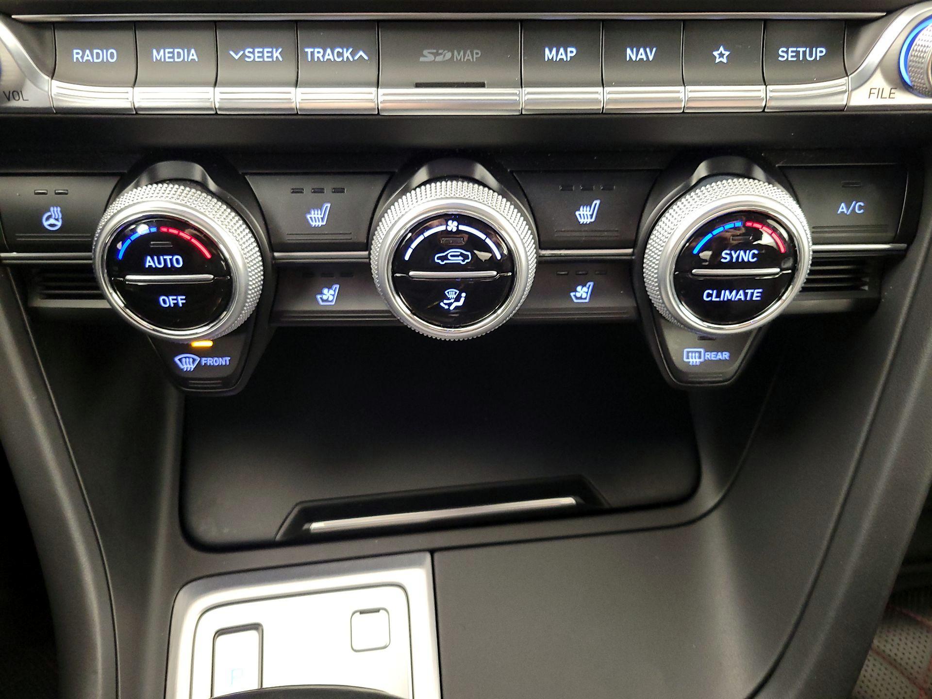 Thumbnail: 2019 Genesis G70 - 17