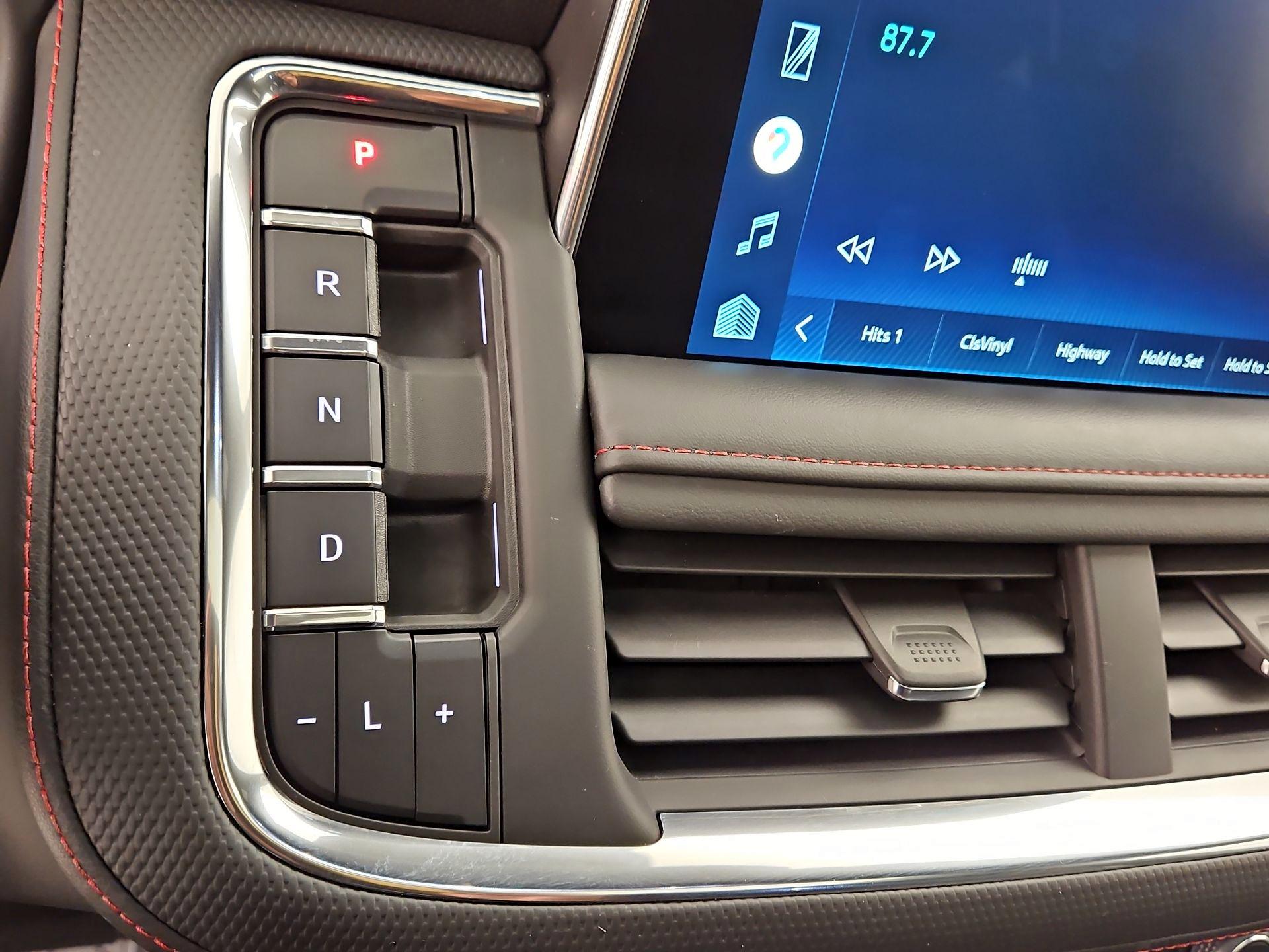 Thumbnail: 2022 Chevrolet Tahoe - 17