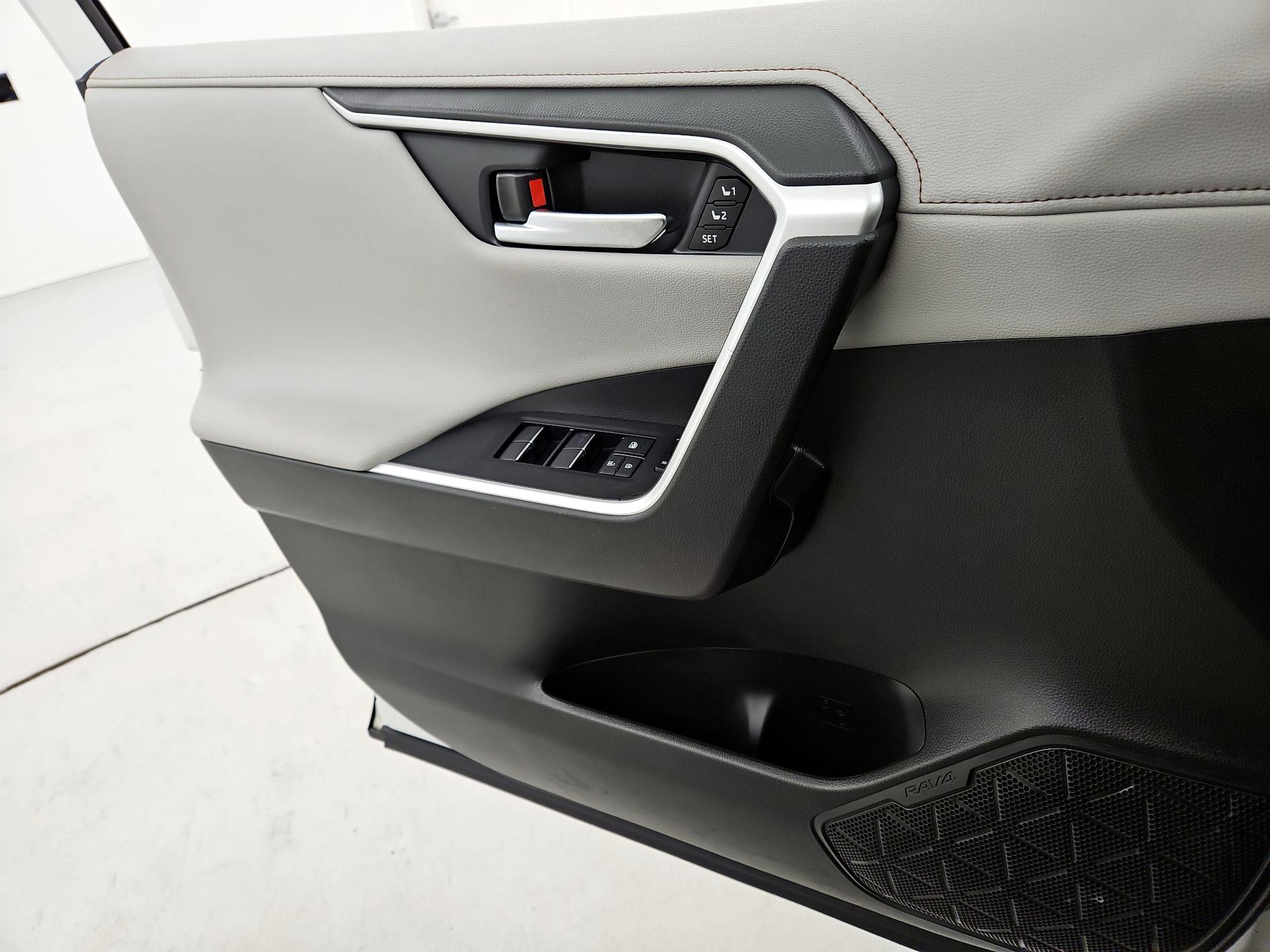 Thumbnail: 2021 Toyota RAV4 - 12