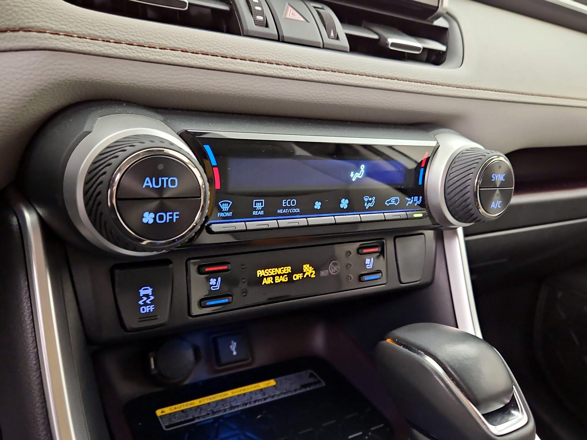 Thumbnail: 2021 Toyota RAV4 - 17