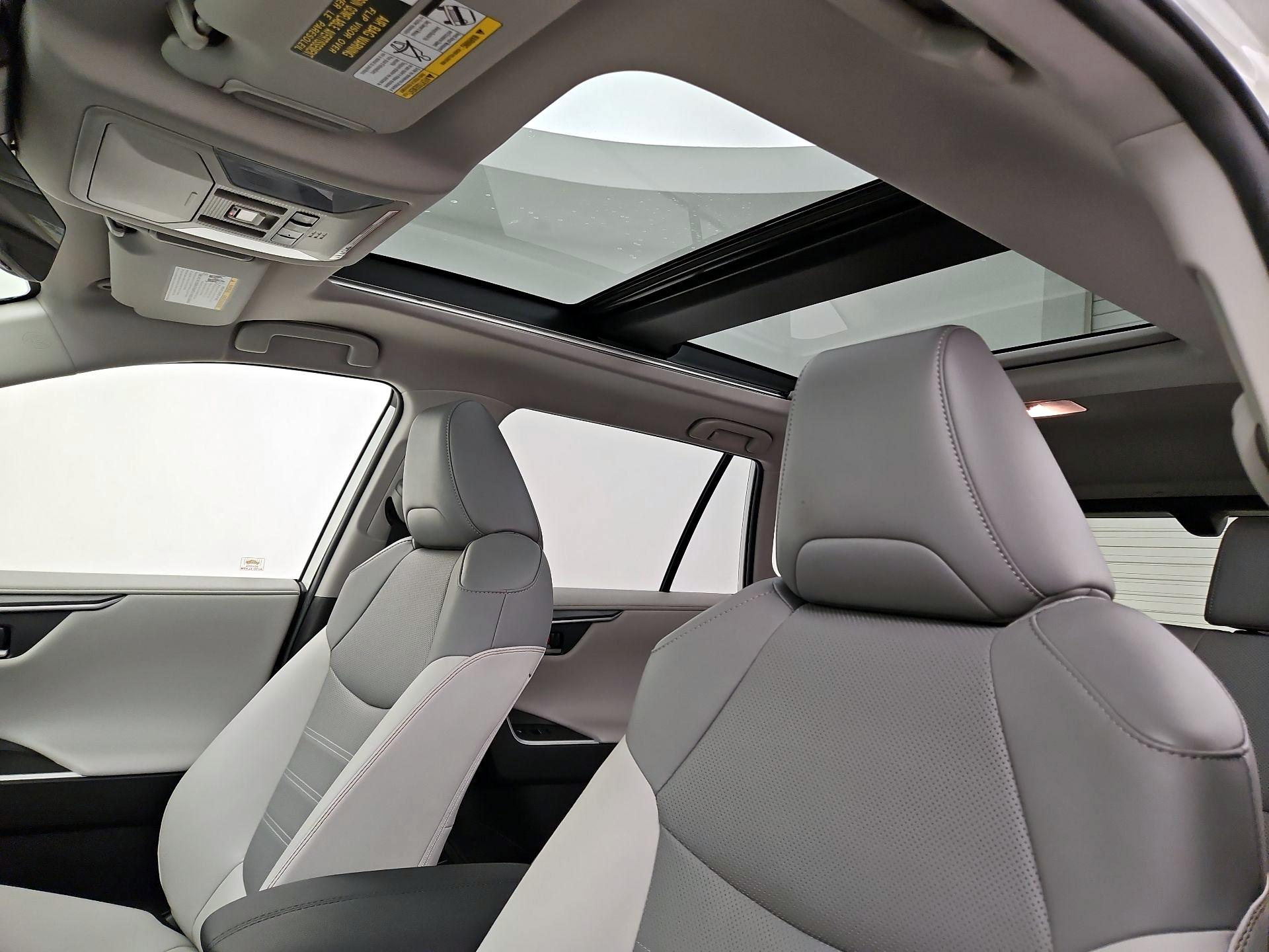 Thumbnail: 2021 Toyota RAV4 - 20