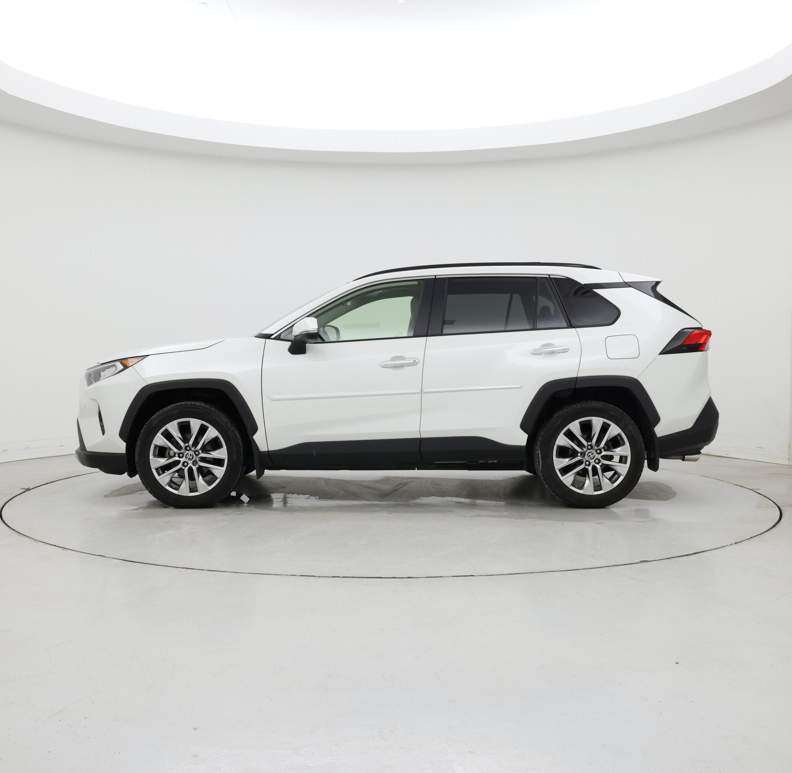 Thumbnail: 2021 Toyota RAV4 - 3