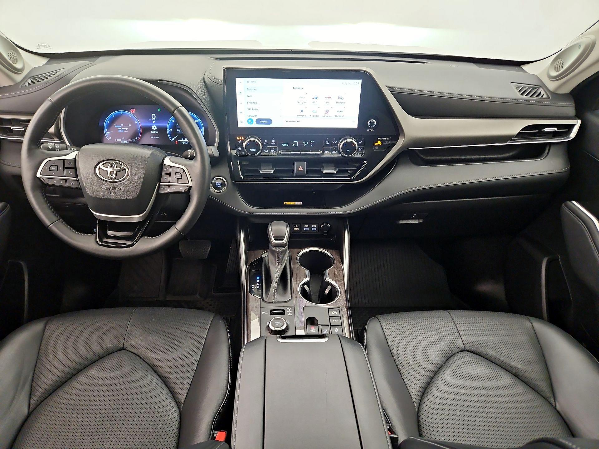 Thumbnail: 2023 Toyota Highlander - 9