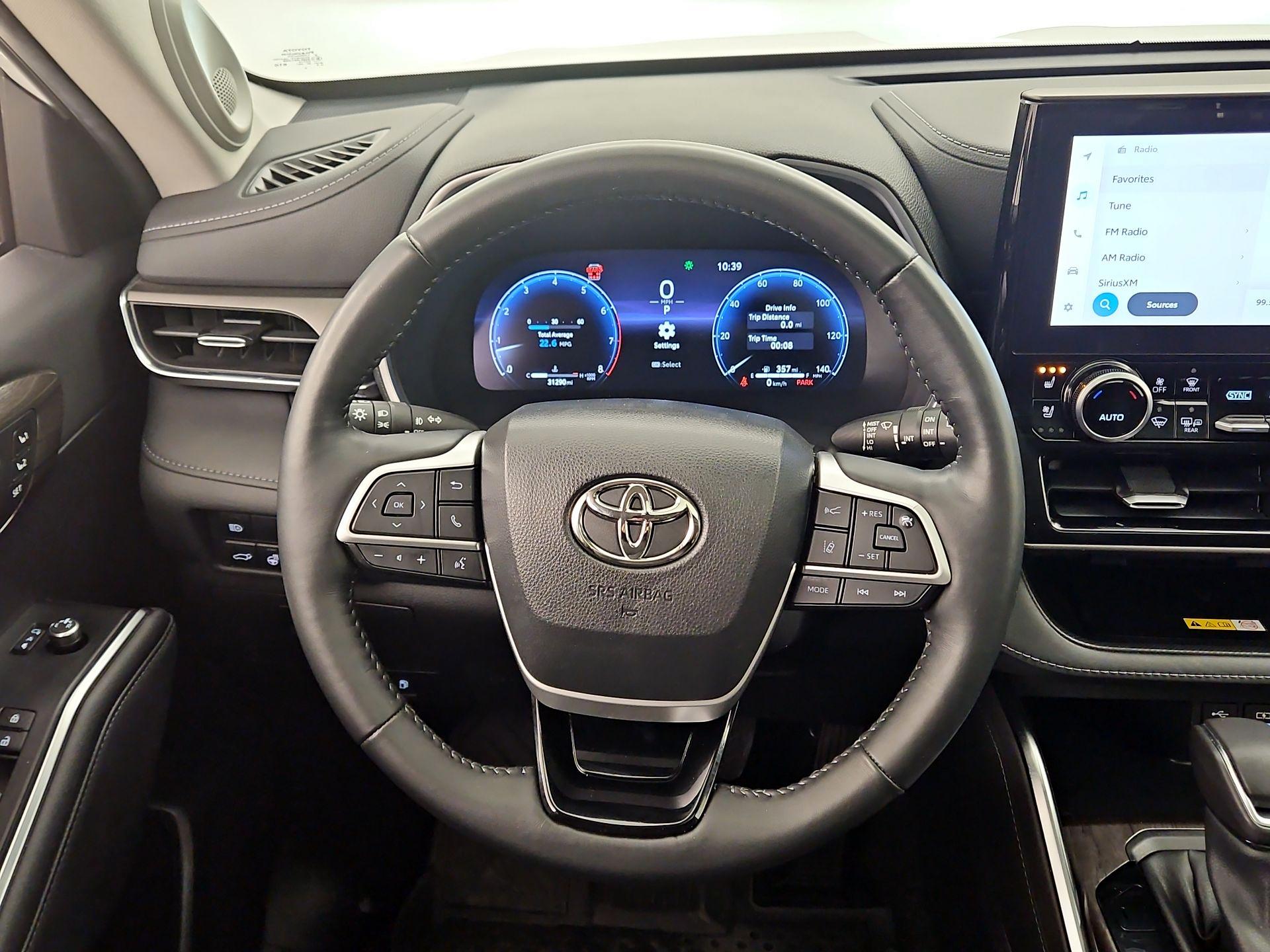 Thumbnail: 2023 Toyota Highlander - 10