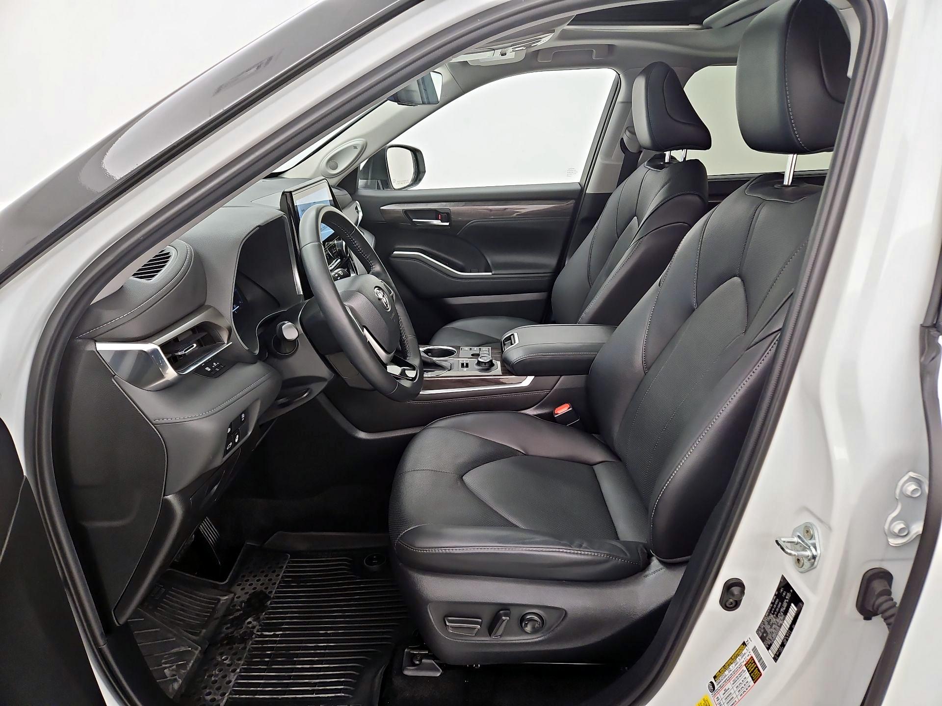 Thumbnail: 2023 Toyota Highlander - 11