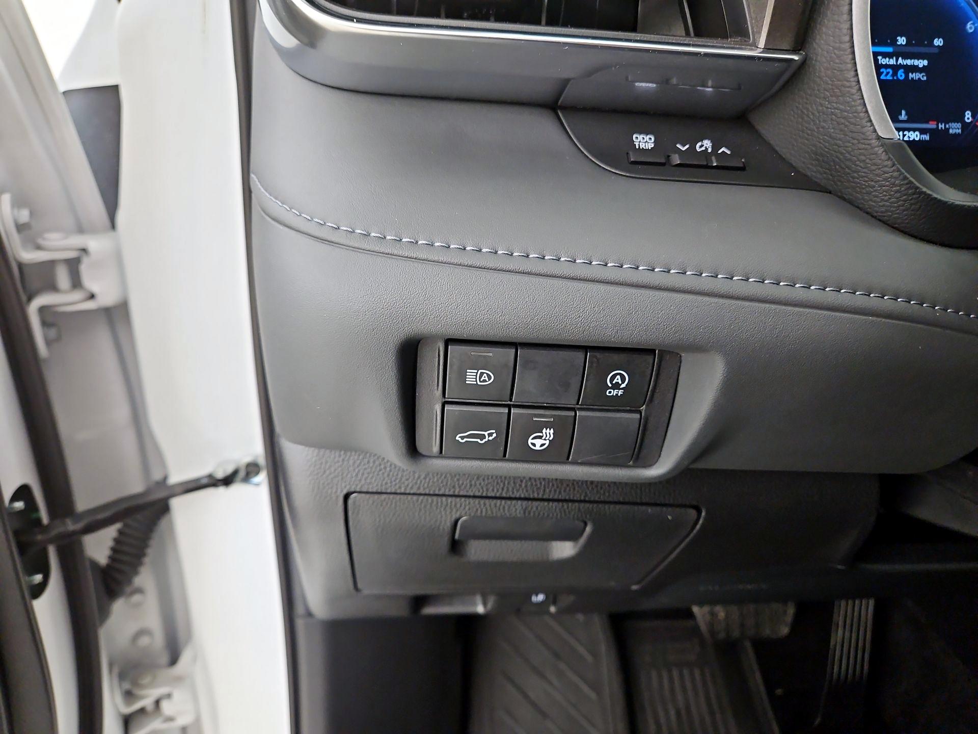 Thumbnail: 2023 Toyota Highlander - 13