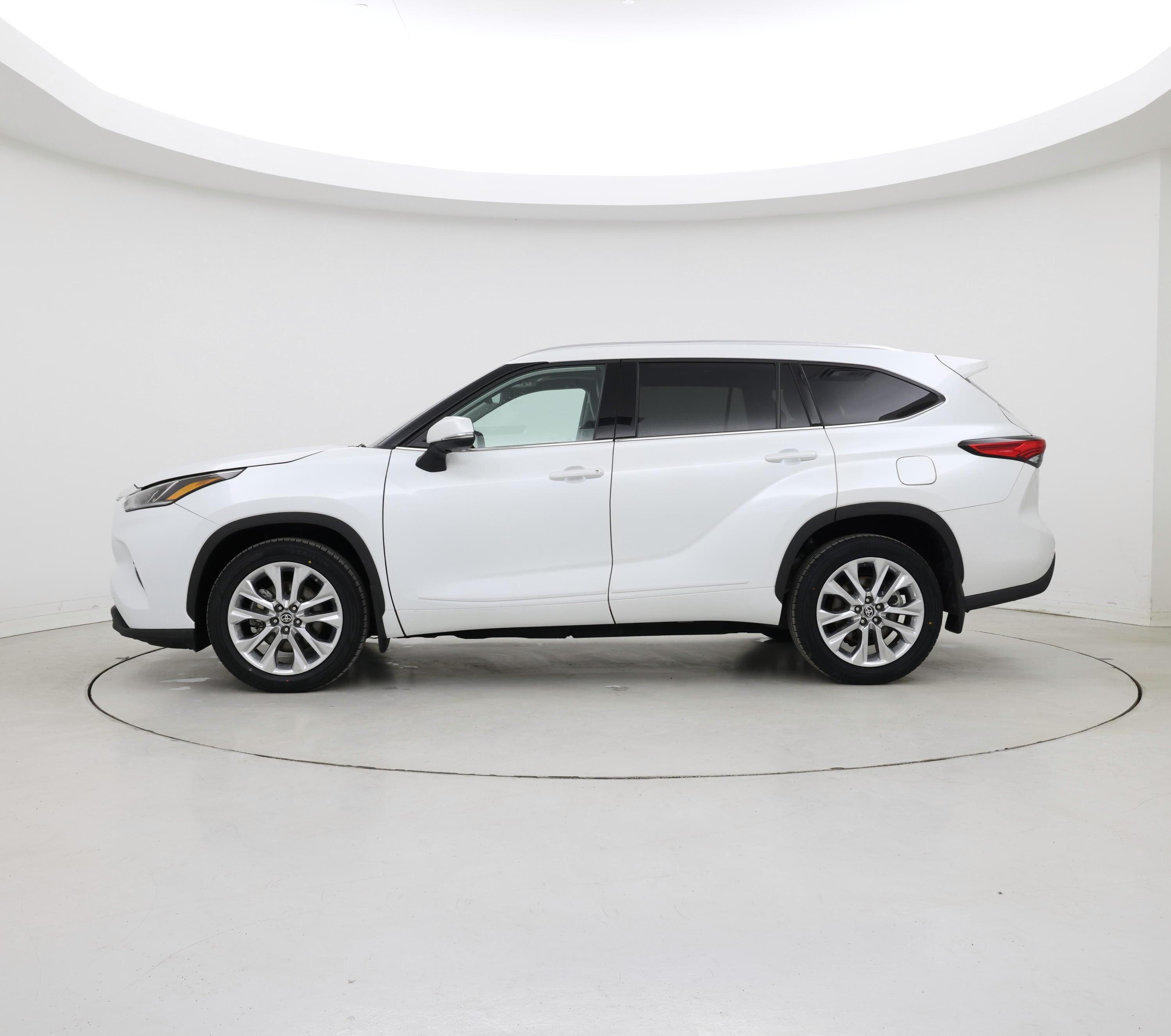 Thumbnail: 2023 Toyota Highlander - 3