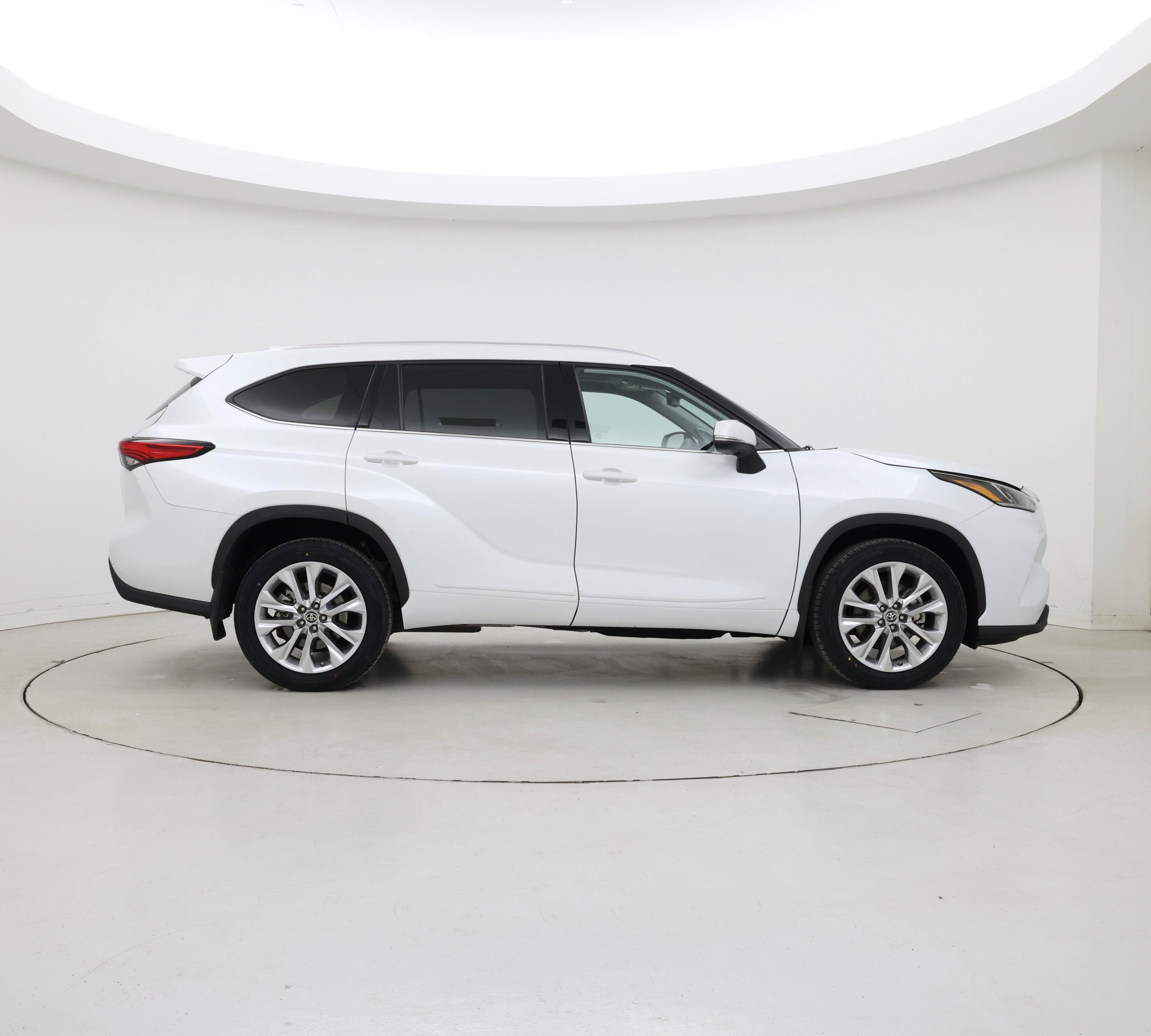 Thumbnail: 2023 Toyota Highlander - 7