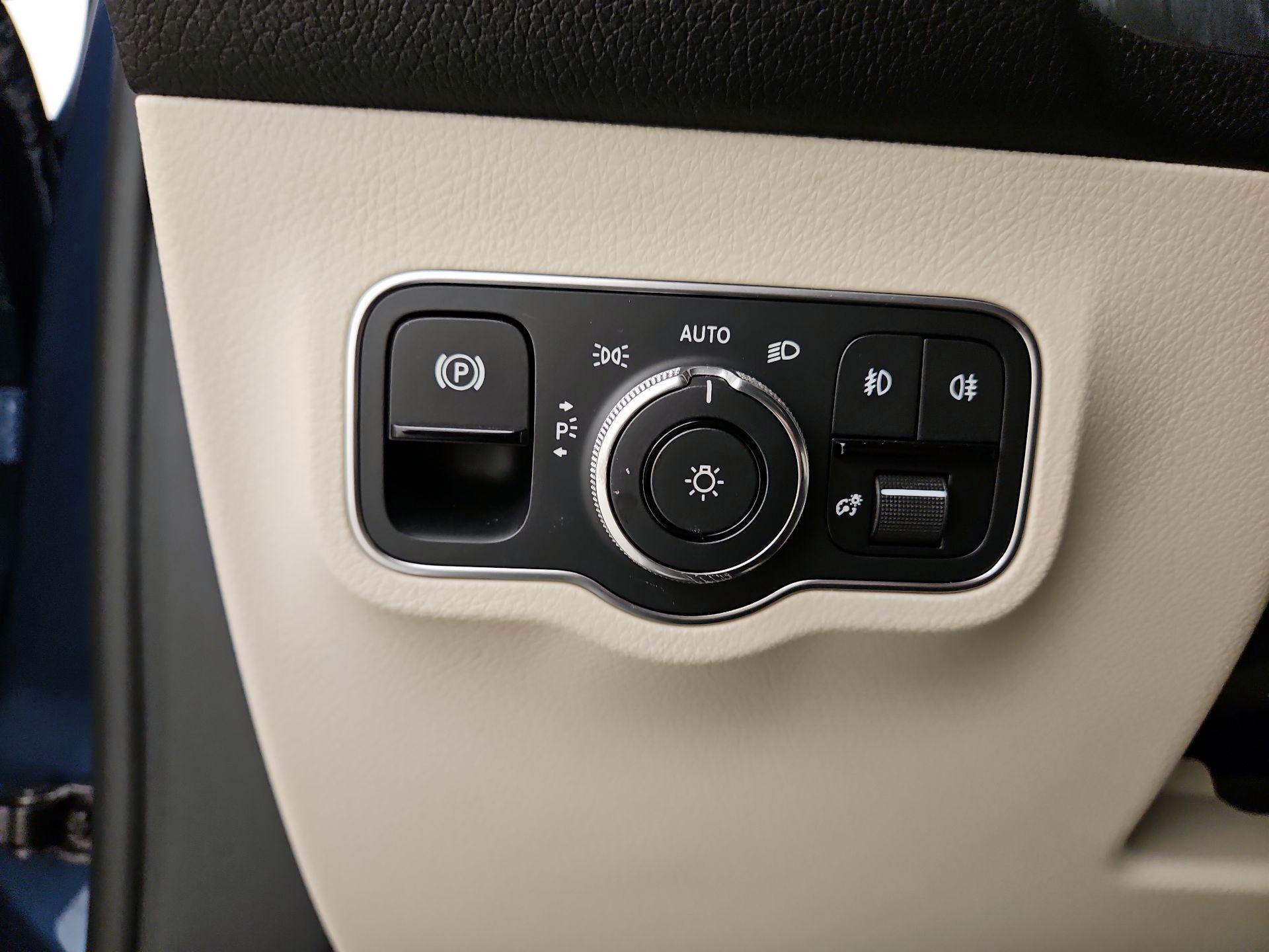 Thumbnail: 2022 Mercedes-Benz GLB - 13