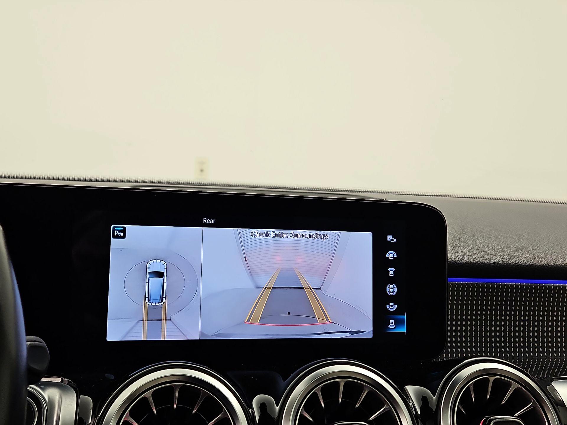 Thumbnail: 2022 Mercedes-Benz GLB - 15