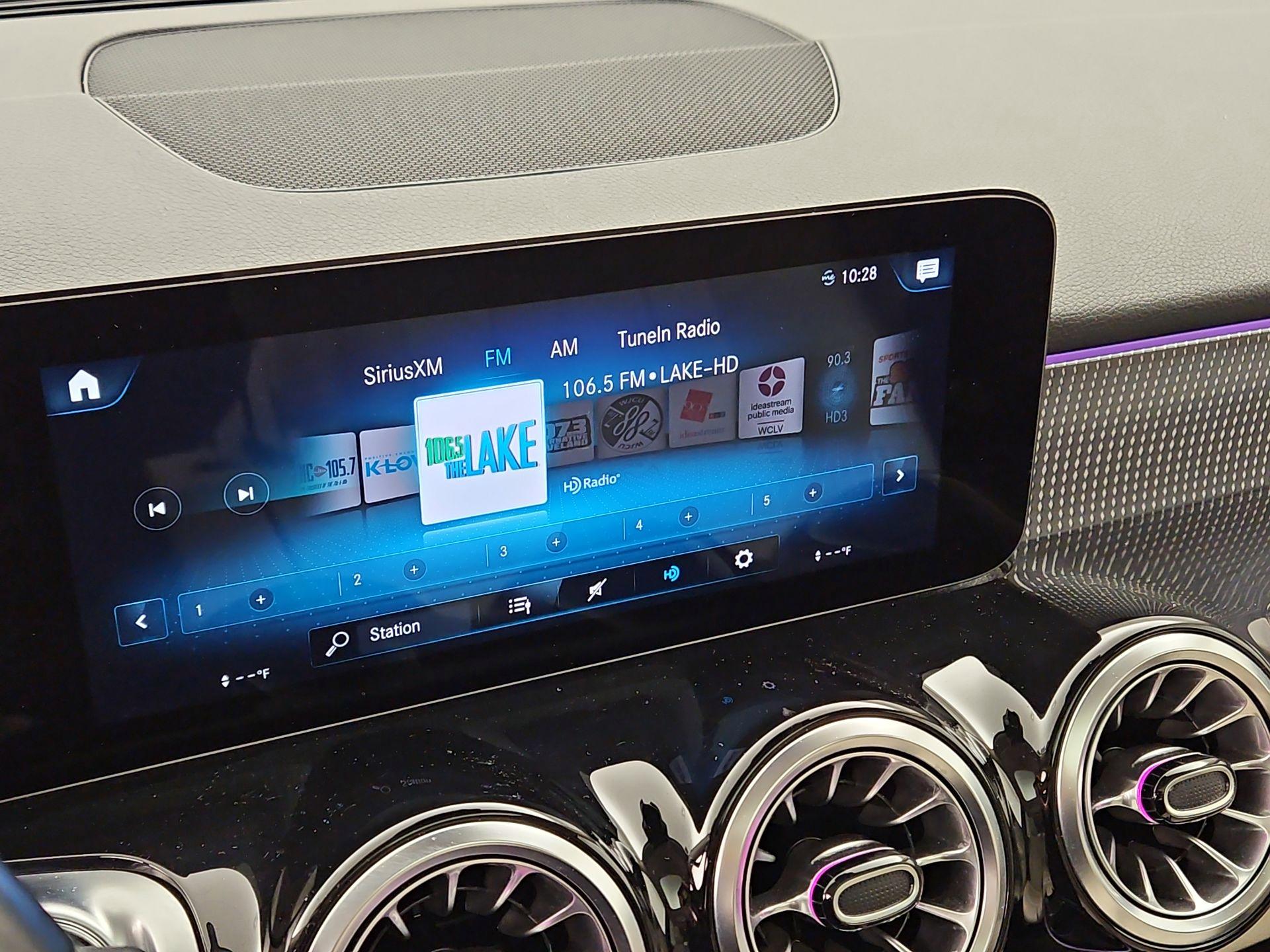 Thumbnail: 2022 Mercedes-Benz GLB - 16