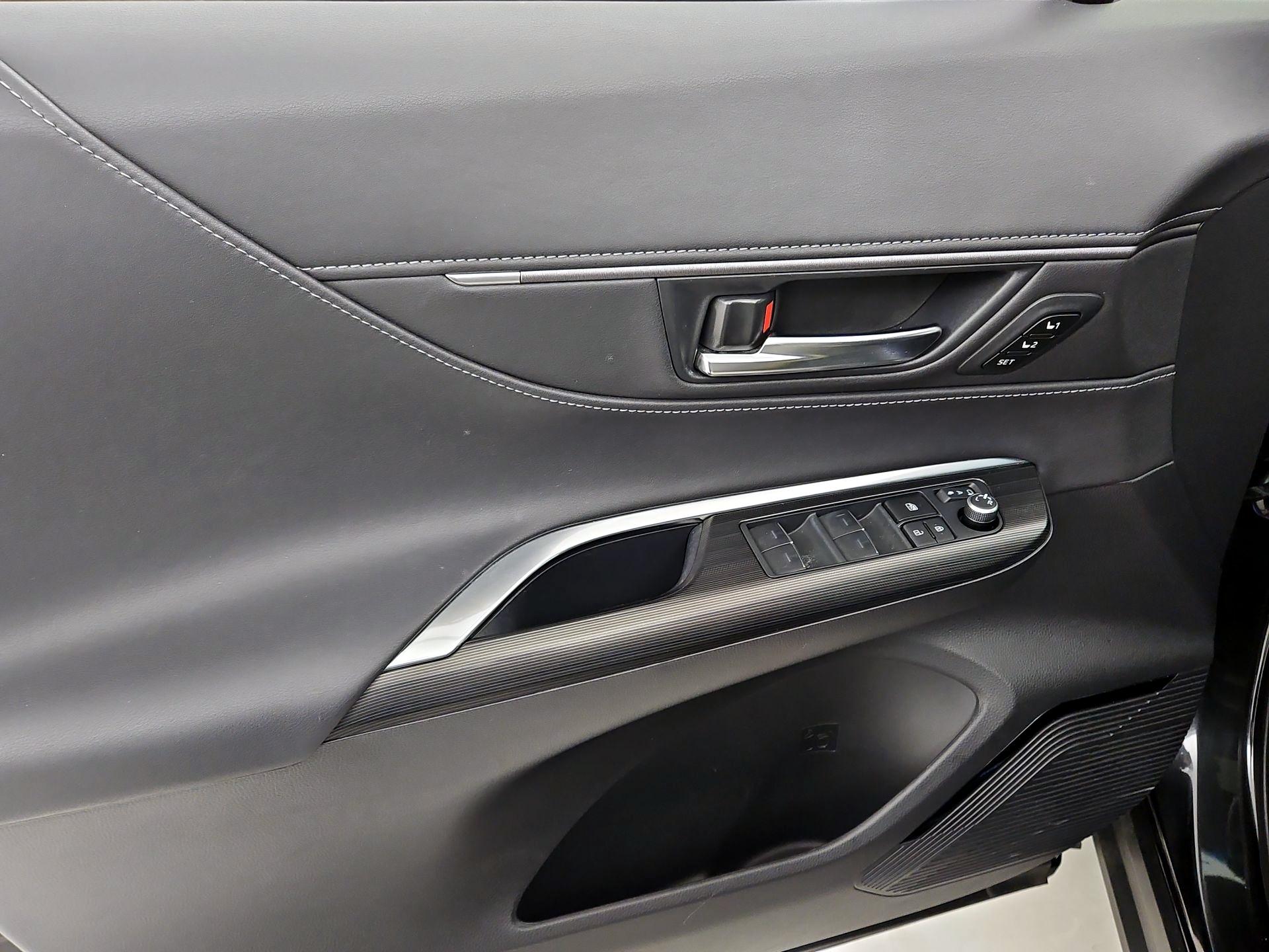 Thumbnail: 2023 Toyota Venza - 12