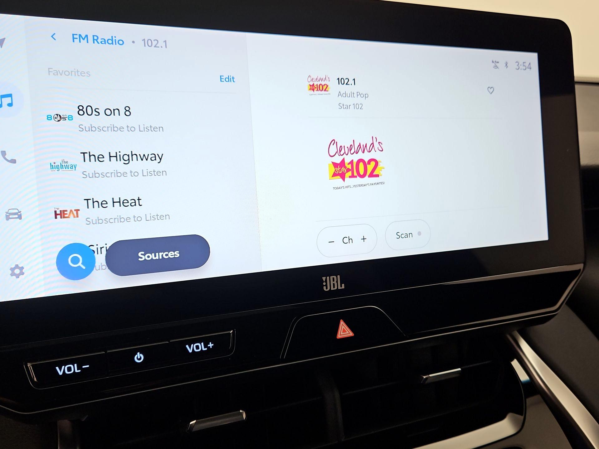 Thumbnail: 2023 Toyota Venza - 15