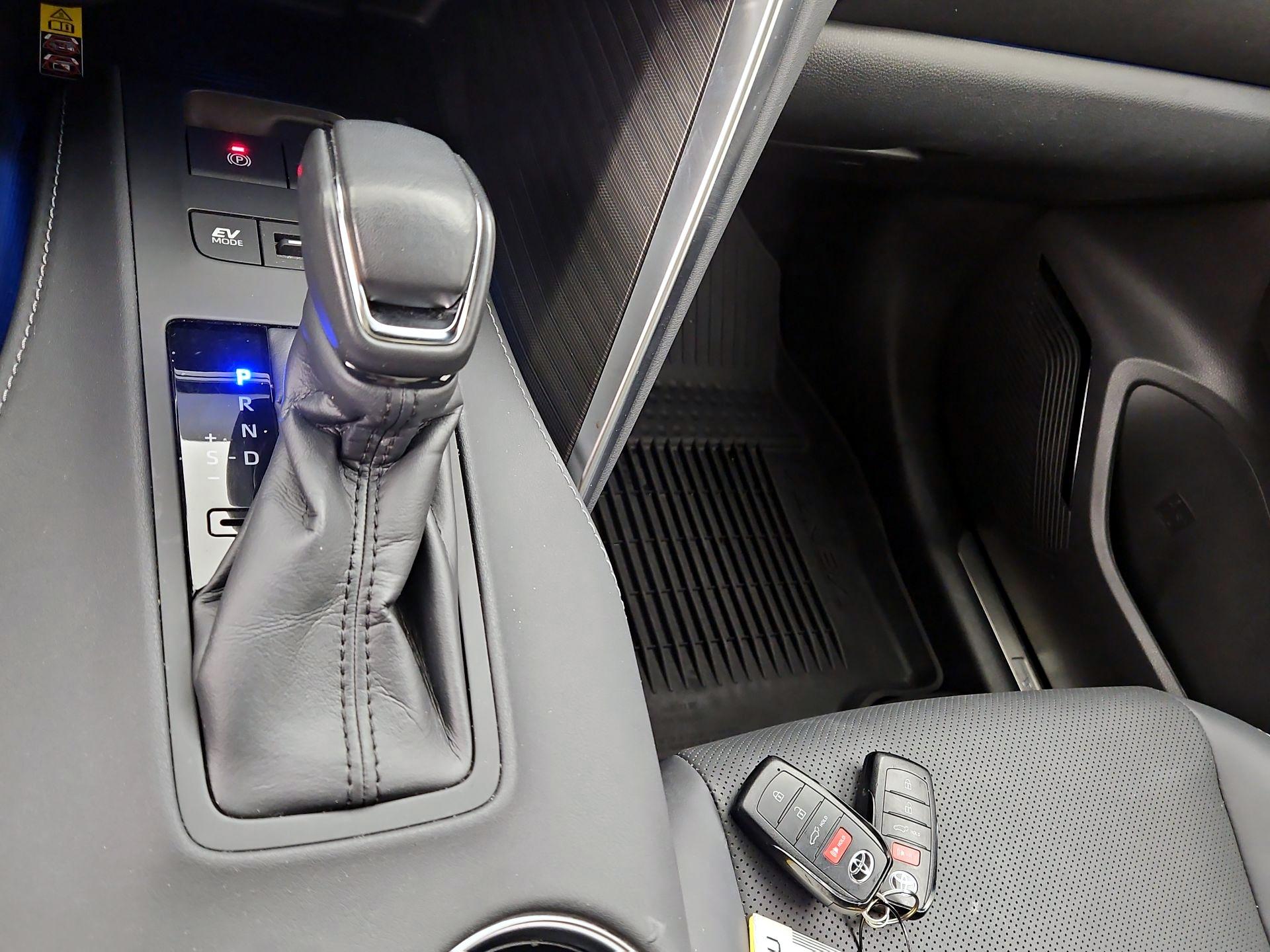 Thumbnail: 2023 Toyota Venza - 17