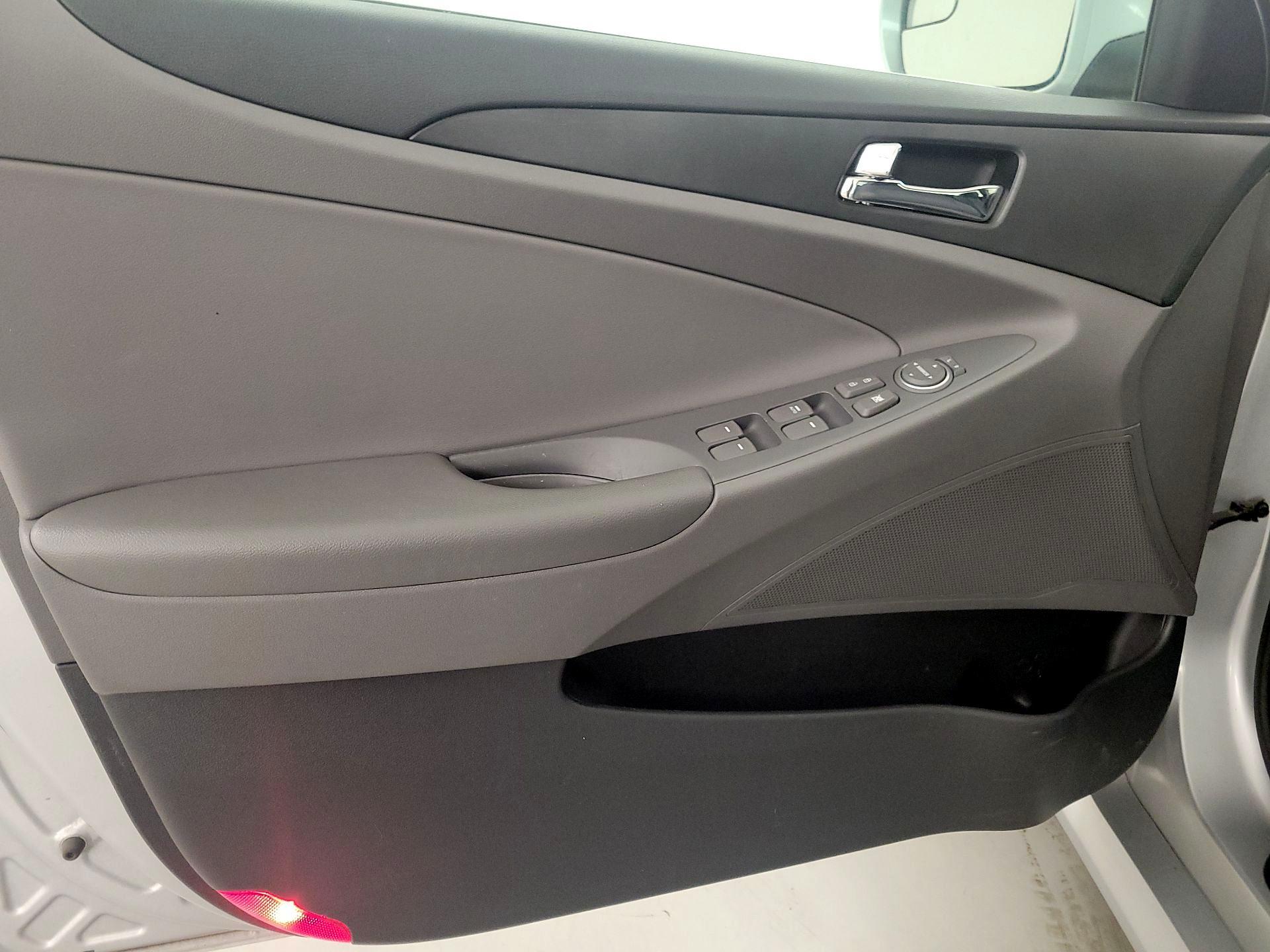 Thumbnail: 2014 Hyundai Sonata - 12