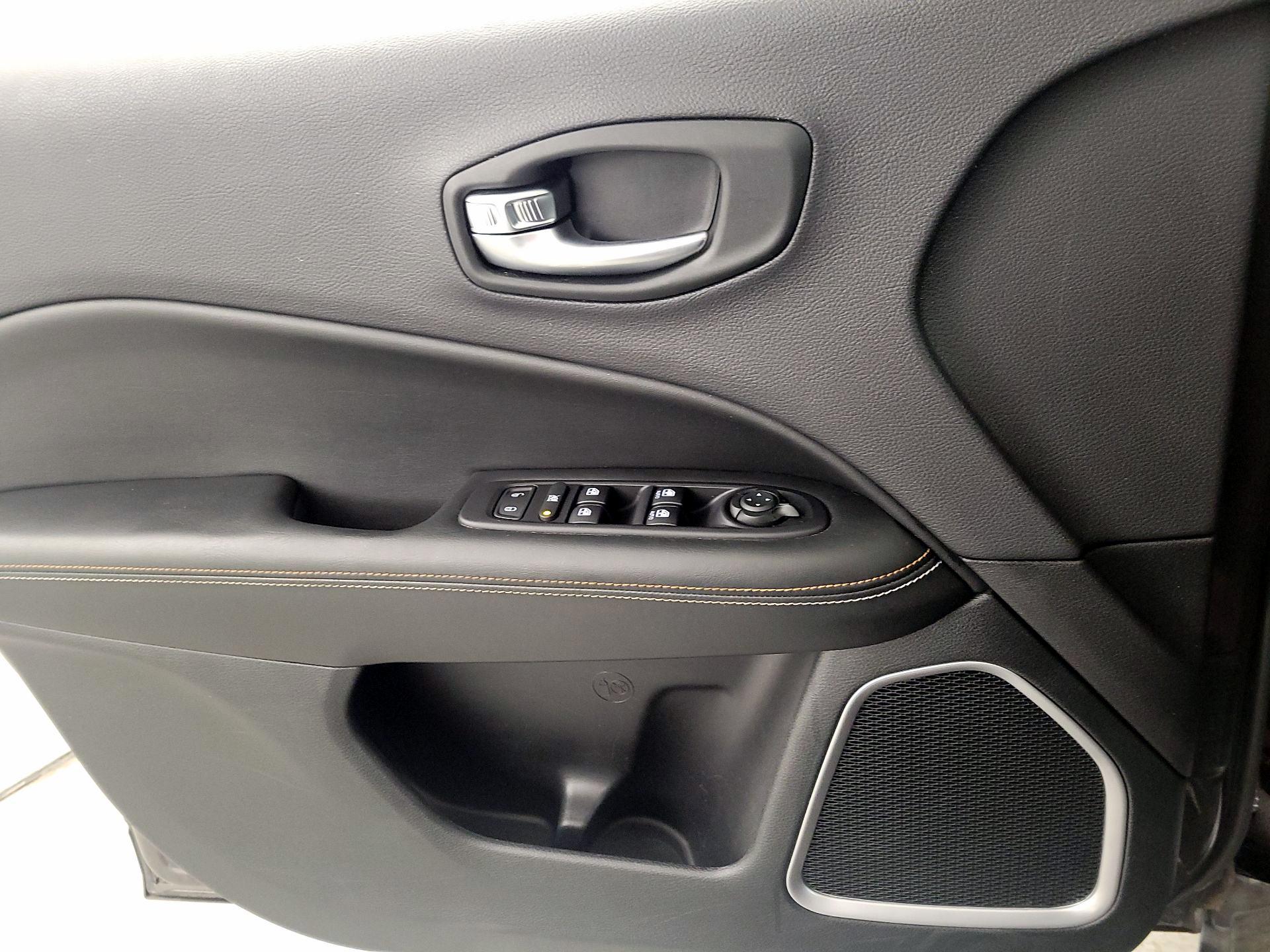 Thumbnail: 2018 Jeep Compass - 12