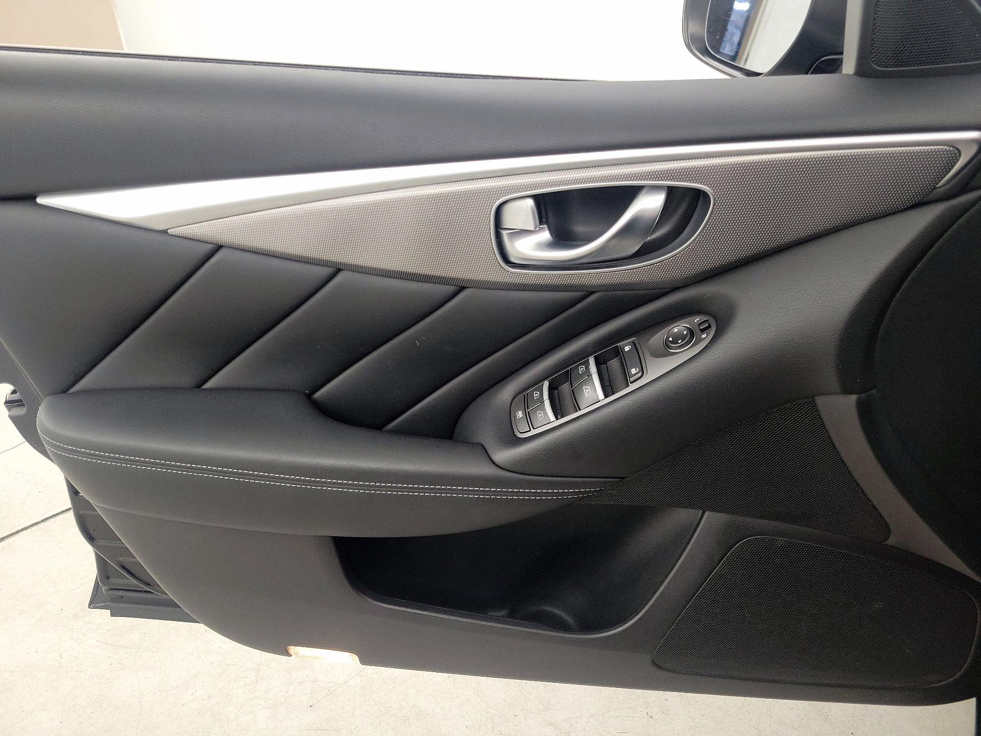 Thumbnail: 2015 INFINITI Q50 - 12