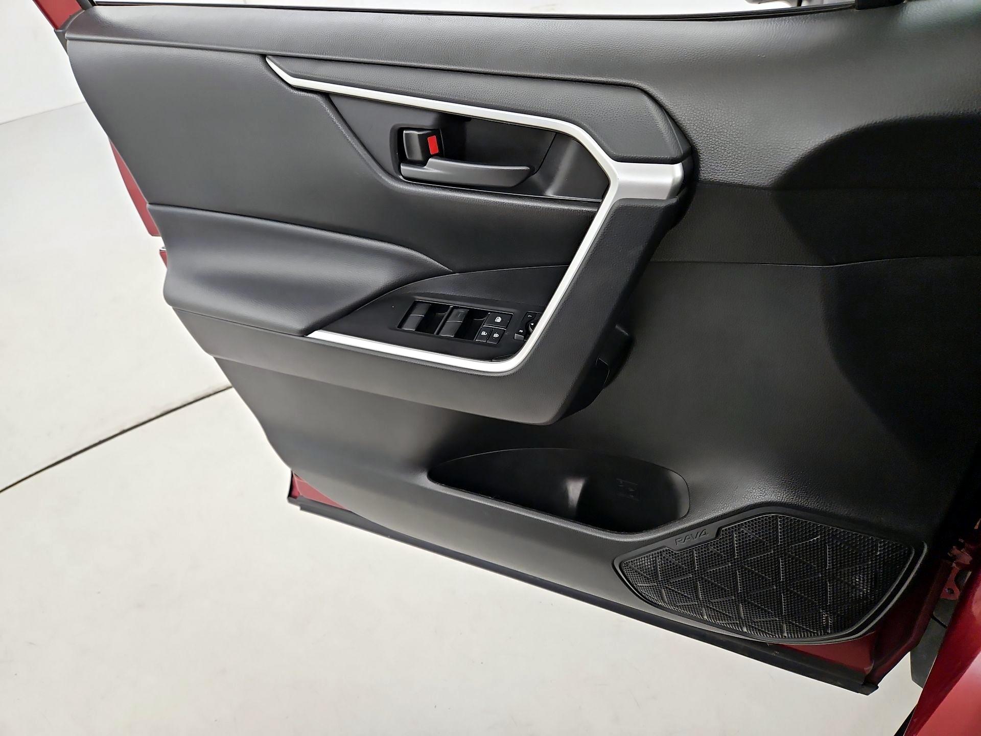 Thumbnail: 2021 Toyota RAV4 - 12