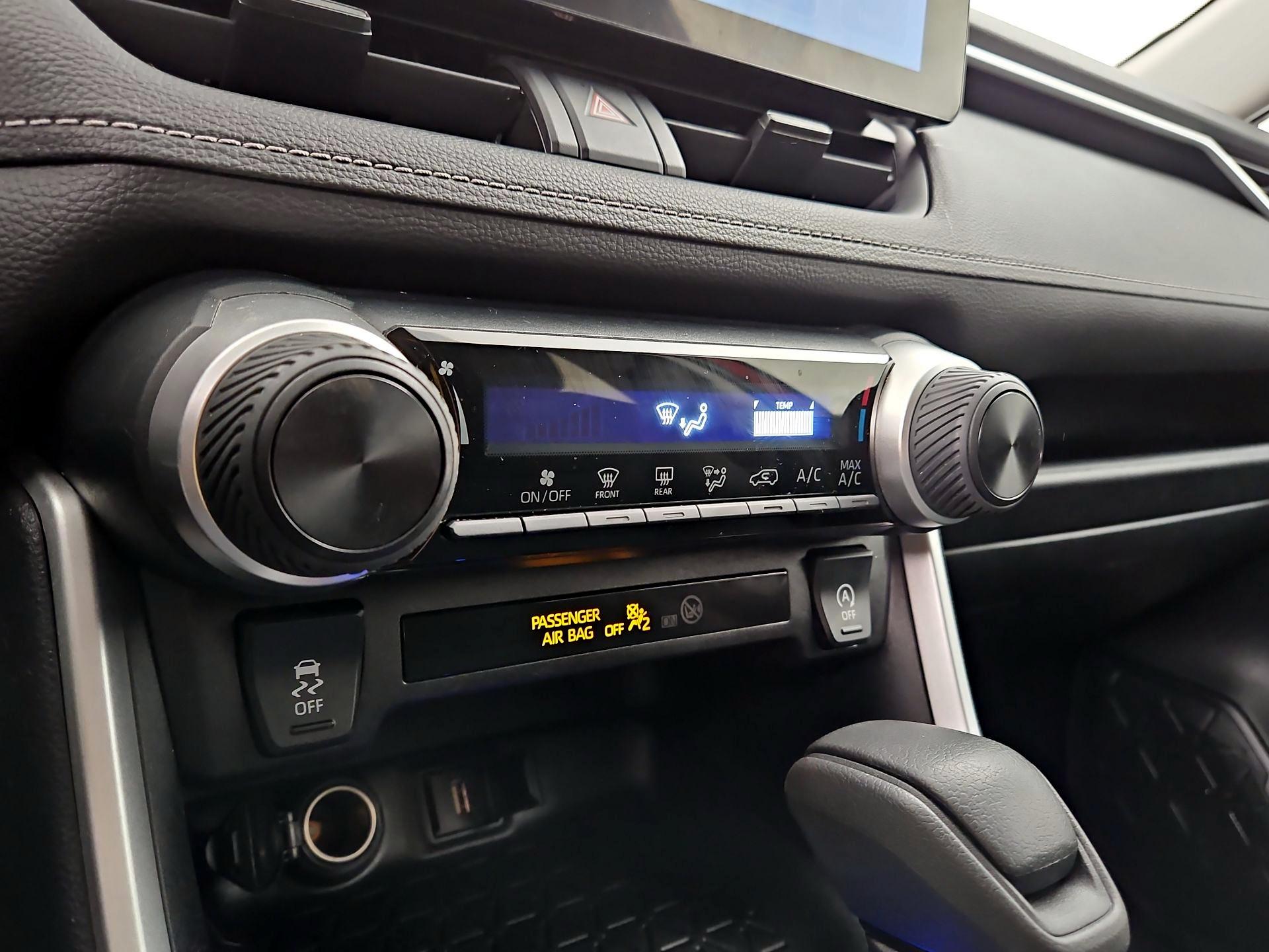 Thumbnail: 2021 Toyota RAV4 - 16