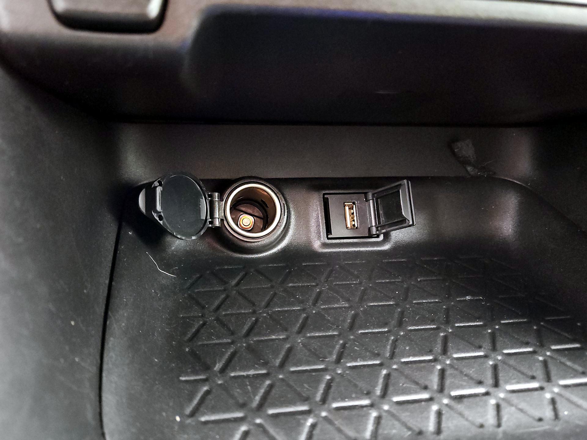 Thumbnail: 2021 Toyota RAV4 - 18