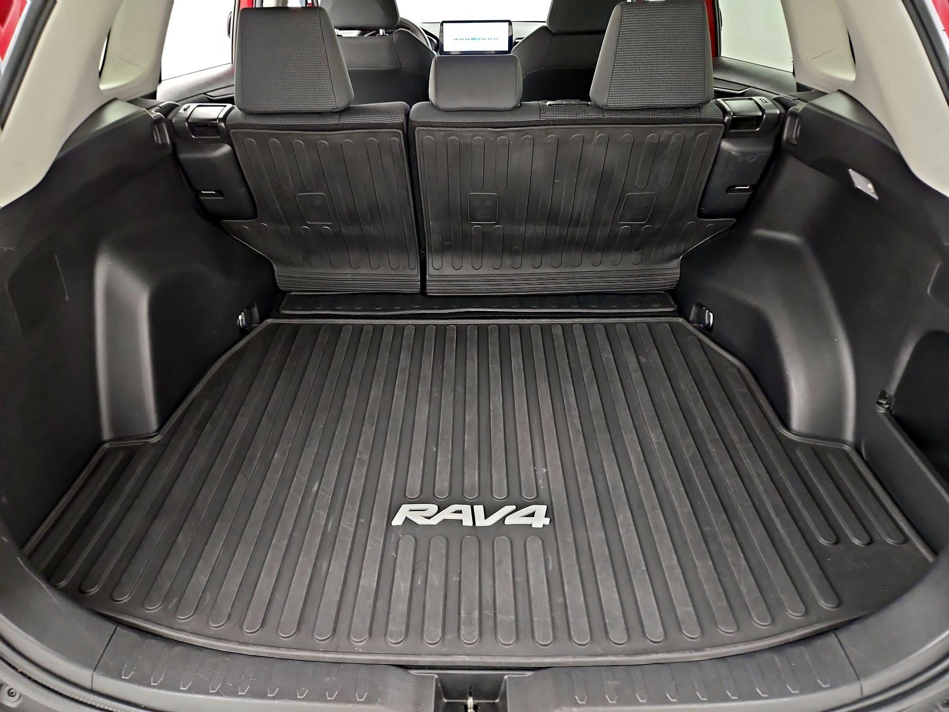 Thumbnail: 2021 Toyota RAV4 - 20