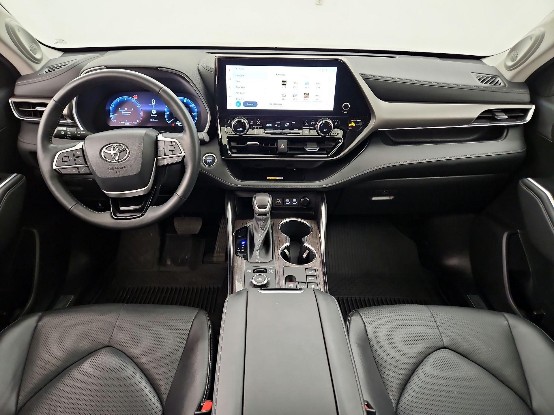 Thumbnail: 2023 Toyota Highlander - 9