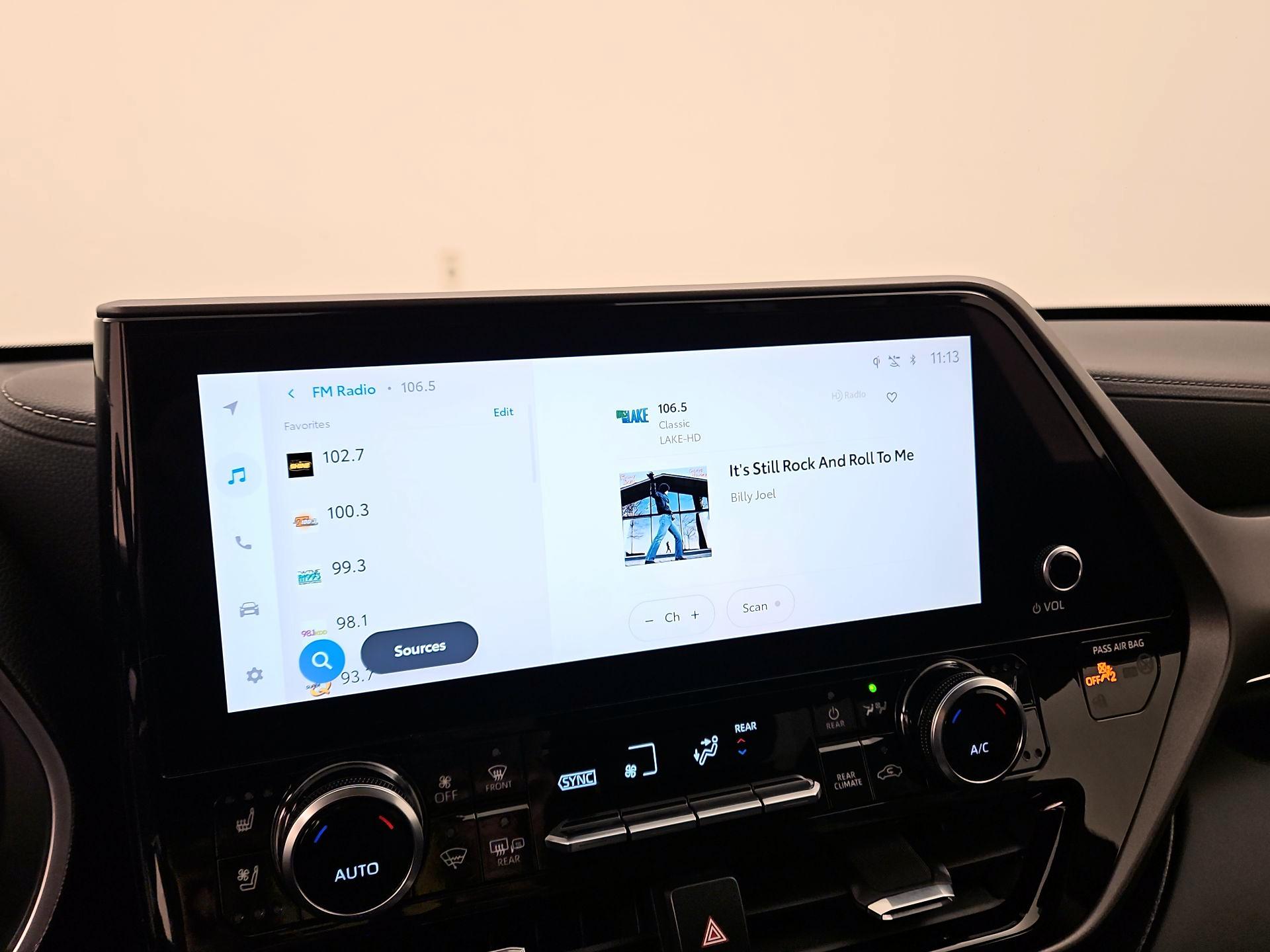 Thumbnail: 2023 Toyota Highlander - 15