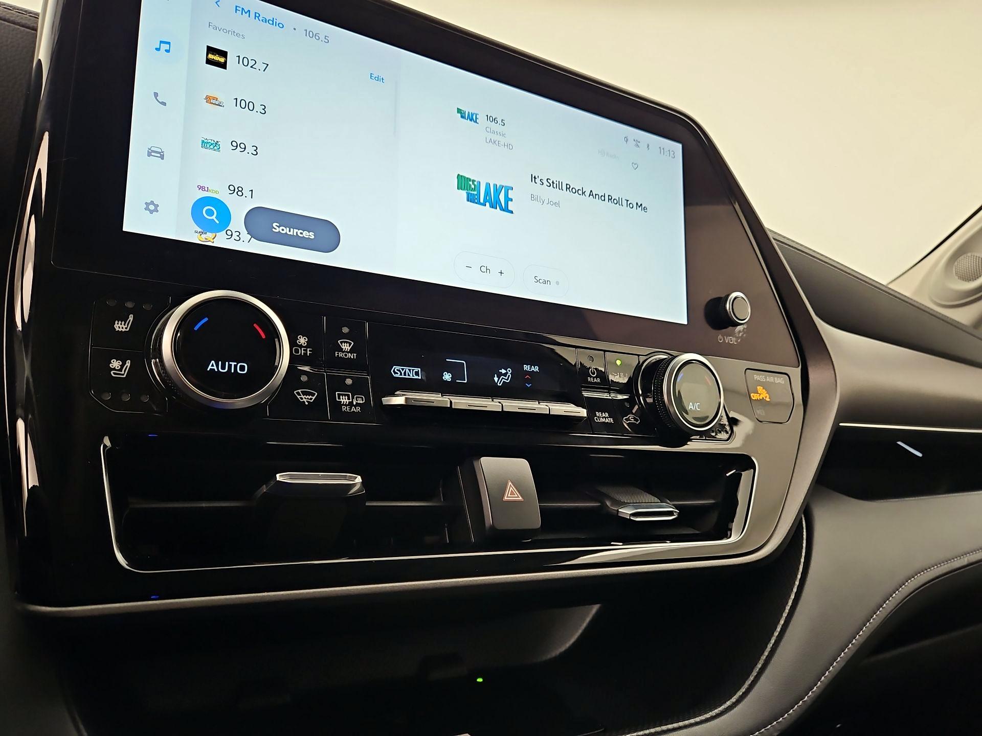 Thumbnail: 2023 Toyota Highlander - 16