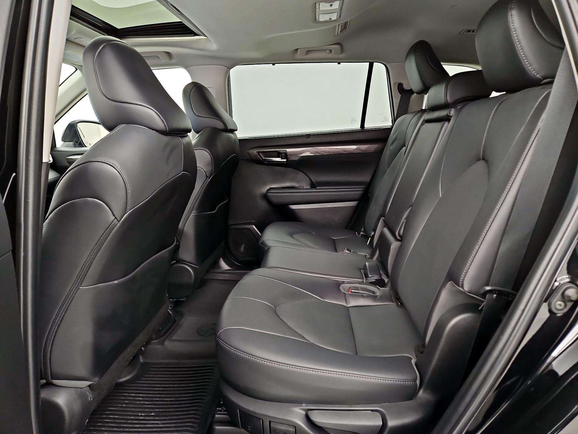 Thumbnail: 2023 Toyota Highlander - 20