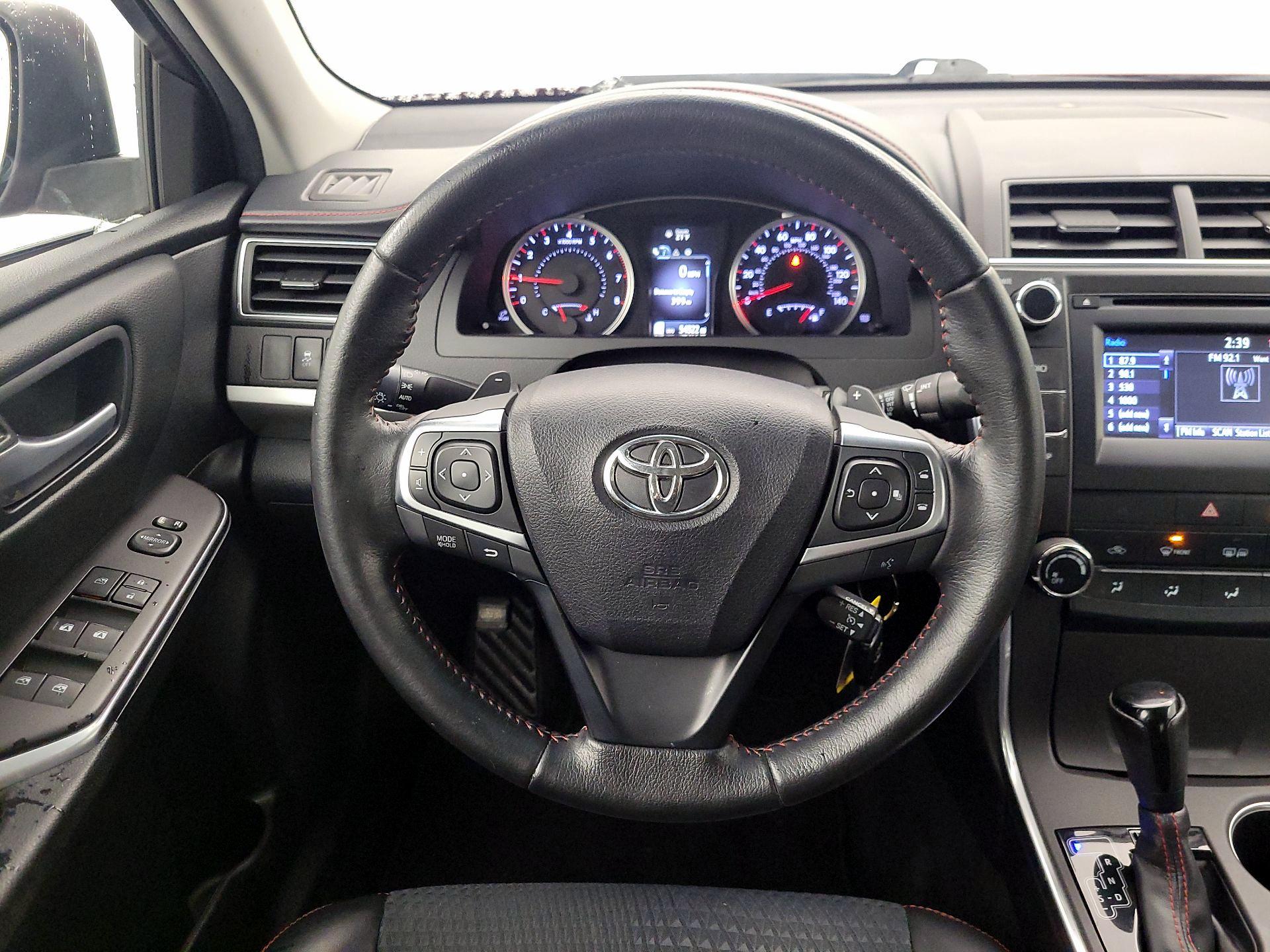 Thumbnail: 2015 Toyota Camry - 10