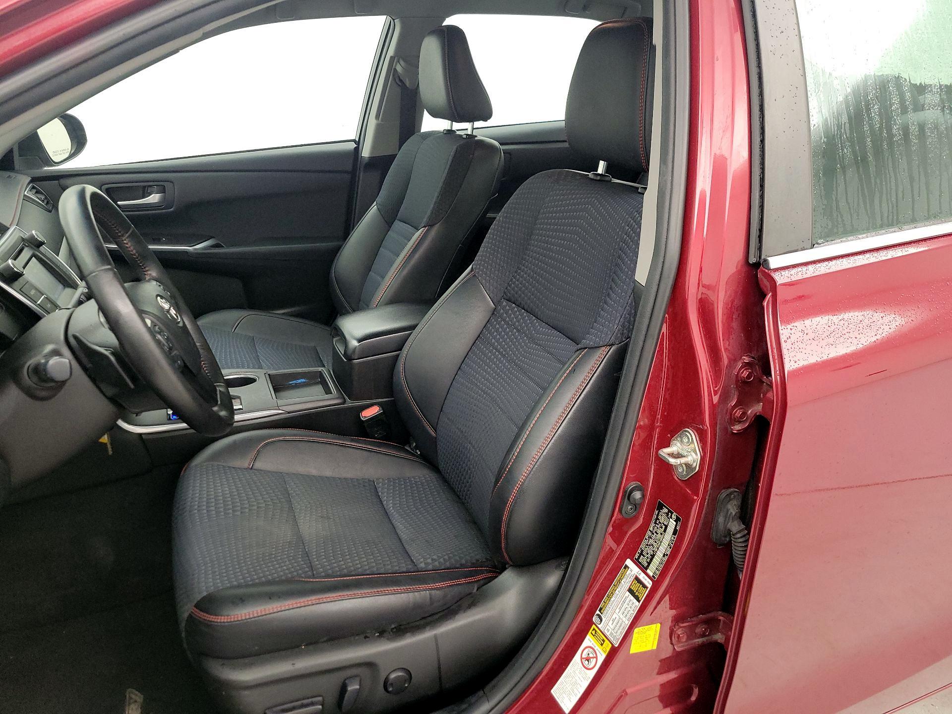 Thumbnail: 2015 Toyota Camry - 11