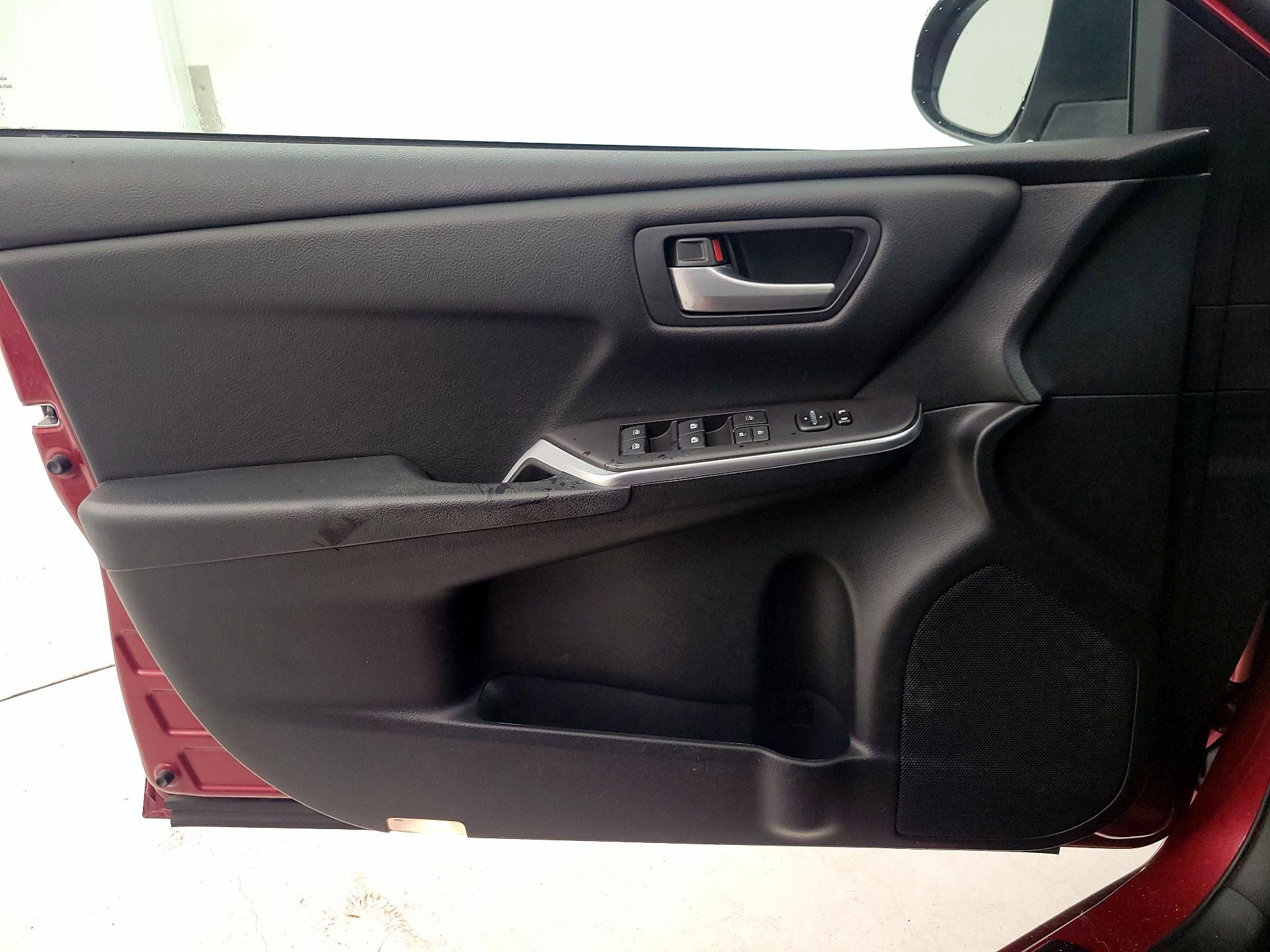 Thumbnail: 2015 Toyota Camry - 12