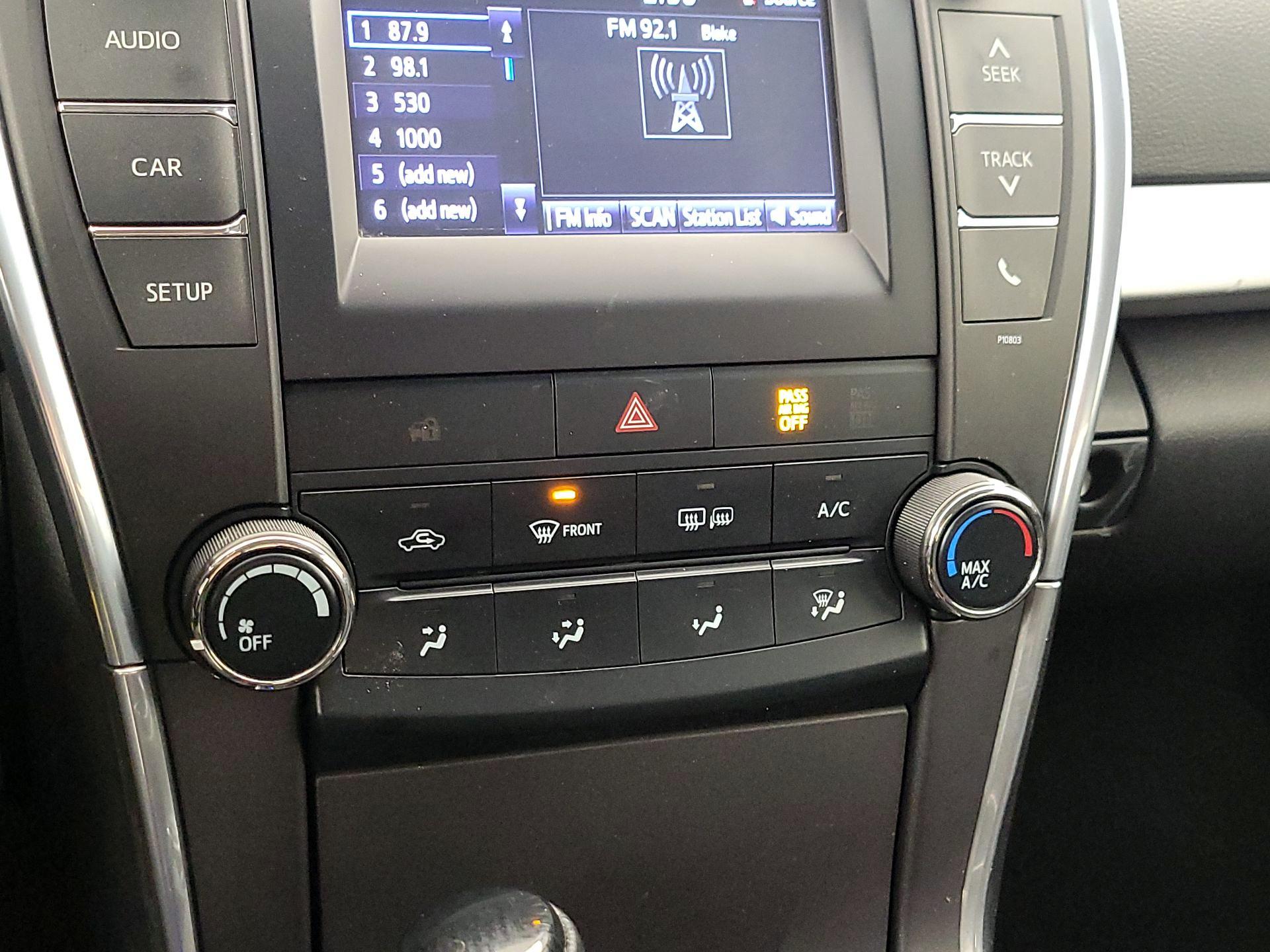 Thumbnail: 2015 Toyota Camry - 16