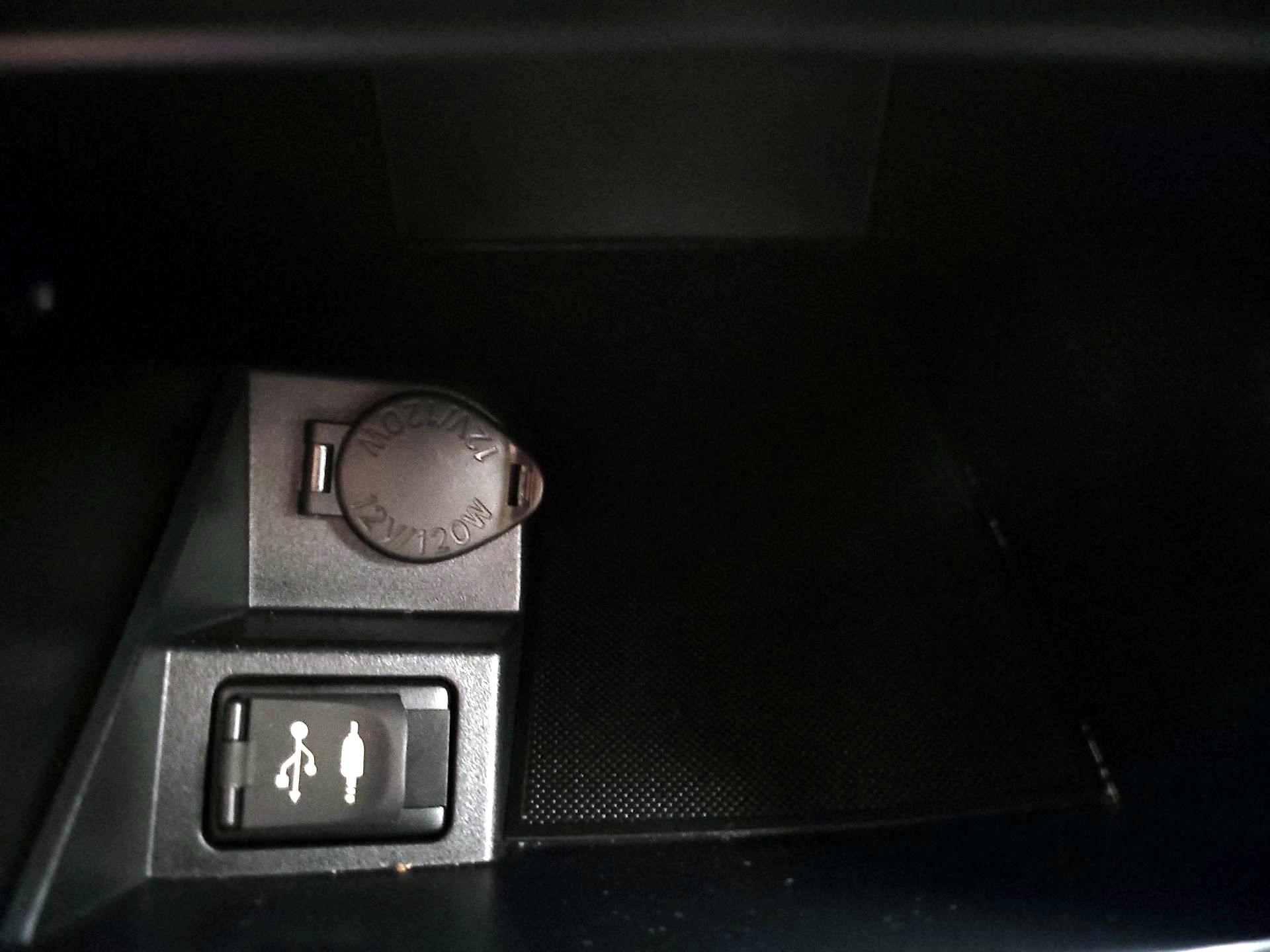 Thumbnail: 2015 Toyota Camry - 18