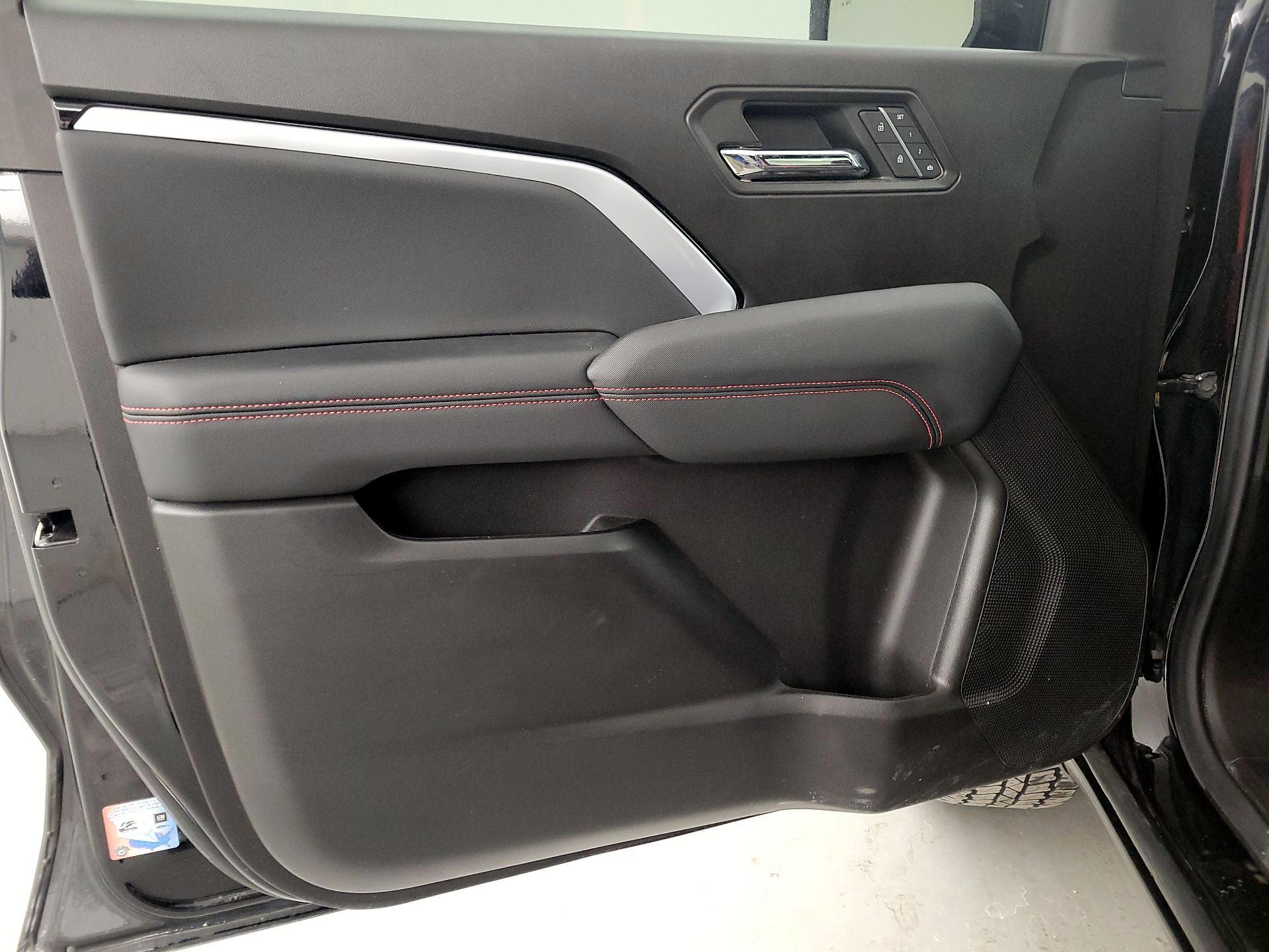 Thumbnail: 2023 Chevrolet Colorado - 12