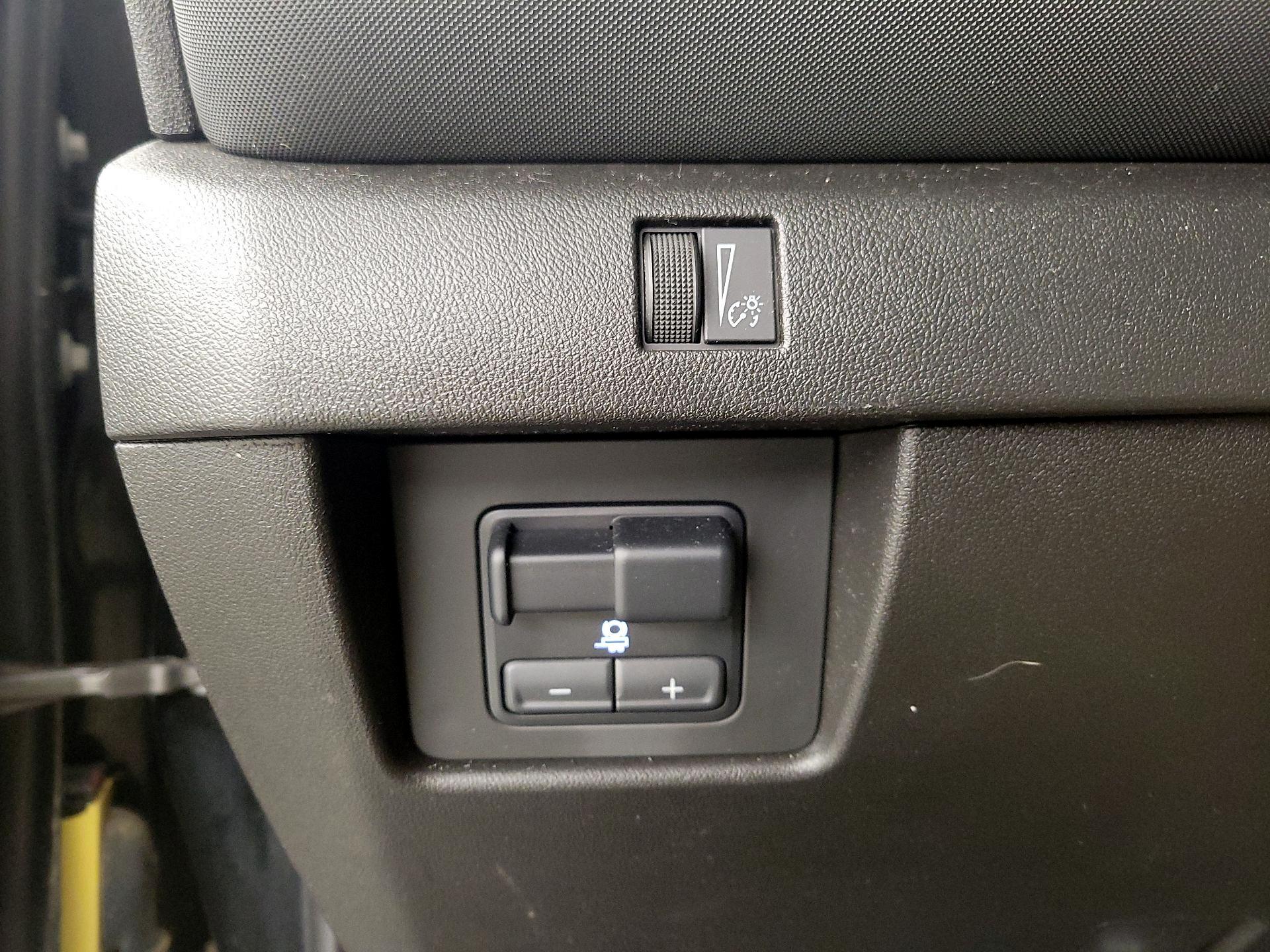 Thumbnail: 2023 Chevrolet Colorado - 13