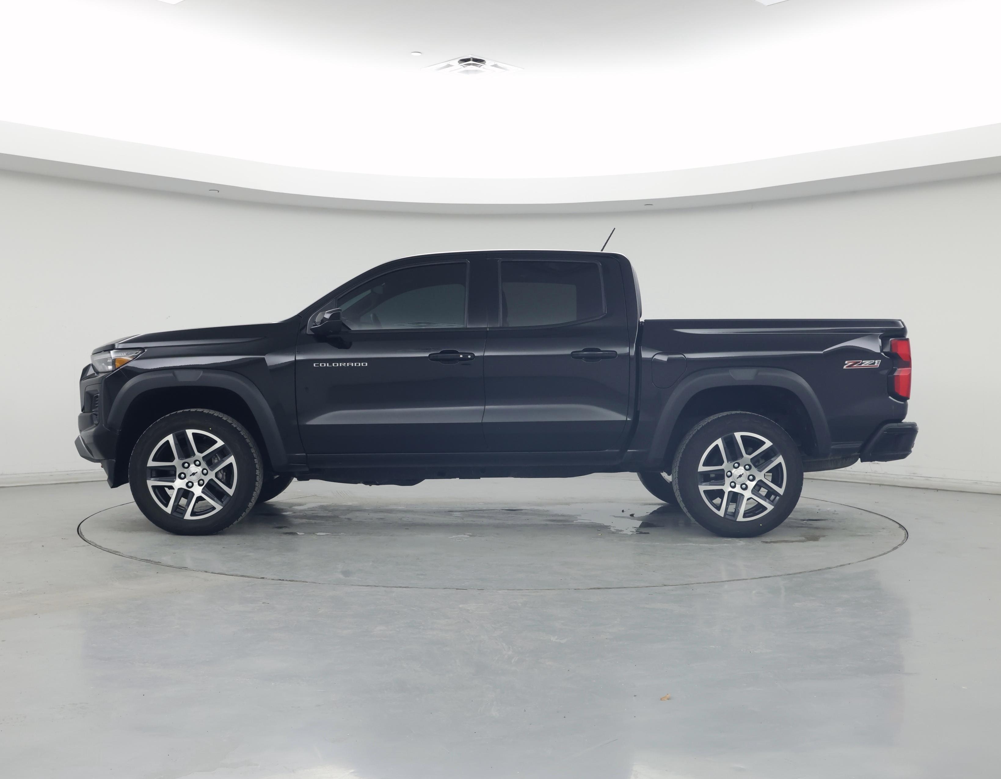 Thumbnail: 2023 Chevrolet Colorado - 3