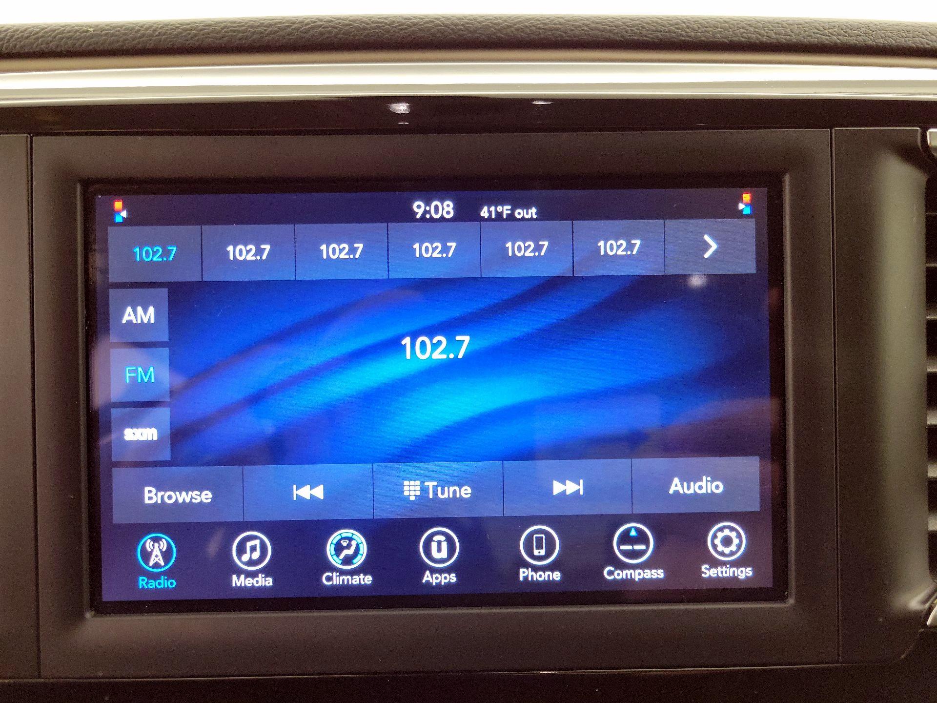 Thumbnail: 2020 Chrysler Voyager - 15