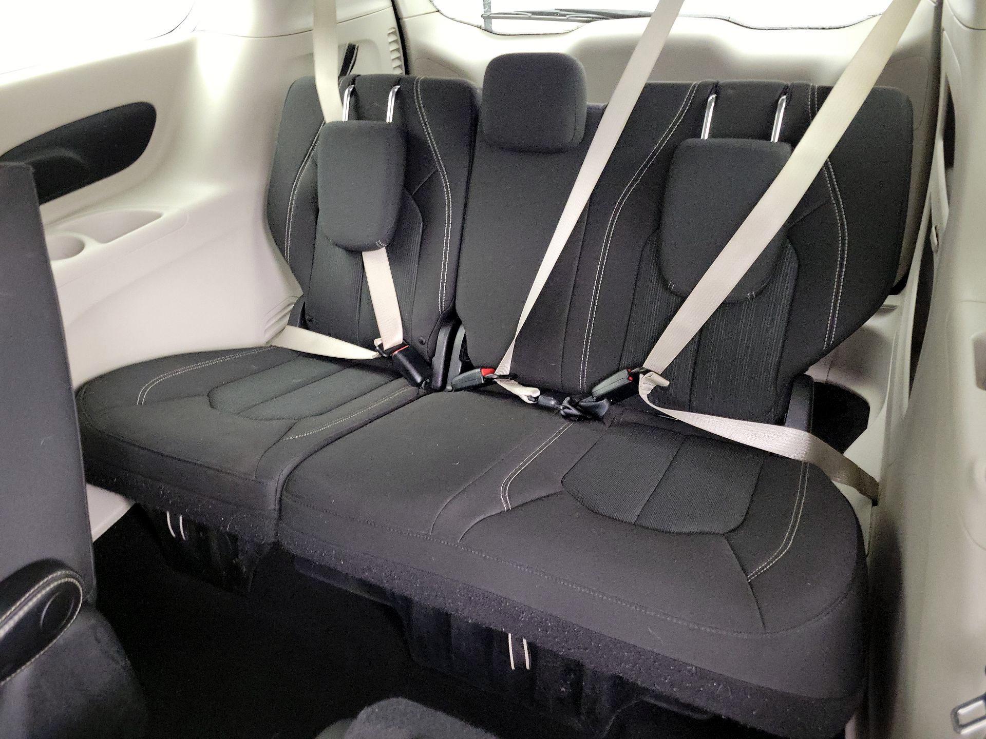 Thumbnail: 2020 Chrysler Voyager - 20