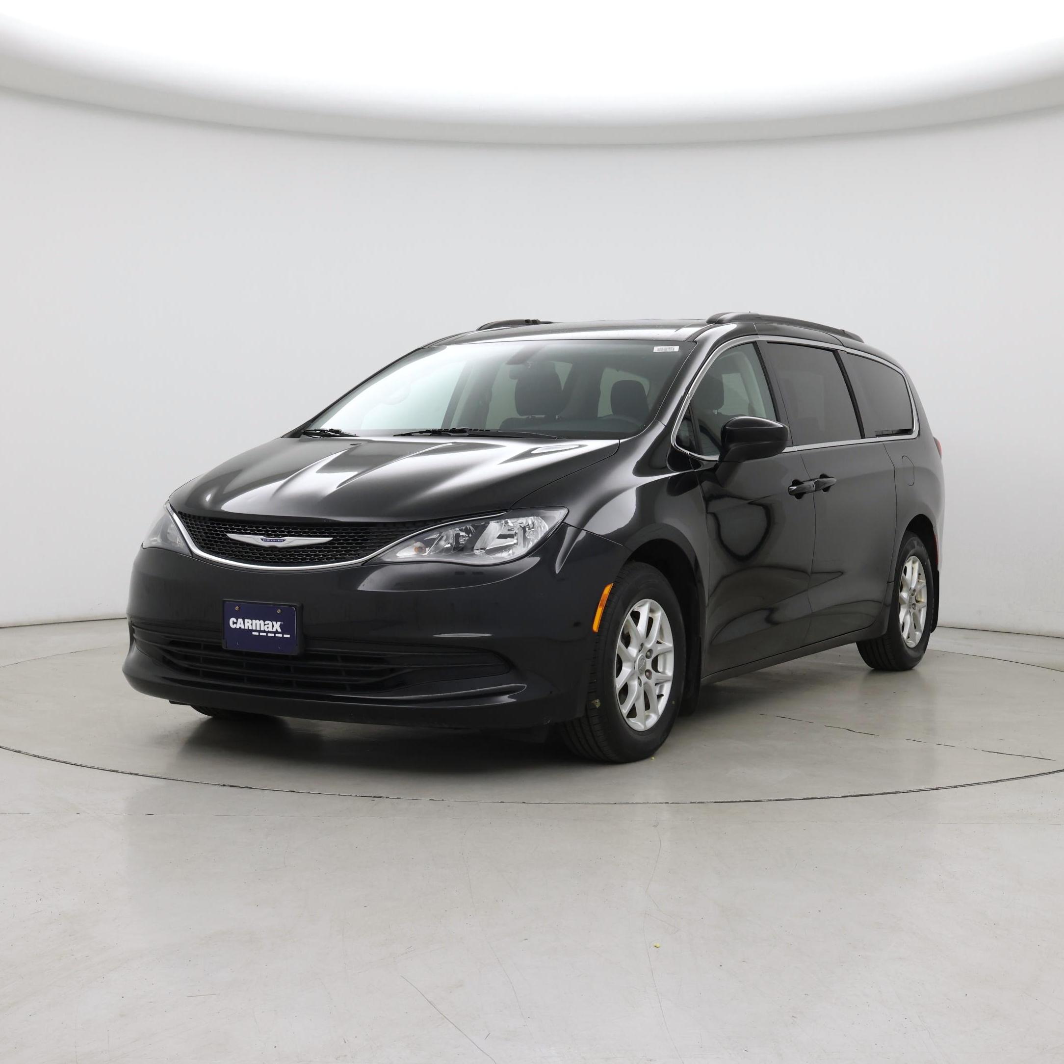 Thumbnail: 2020 Chrysler Voyager - 4