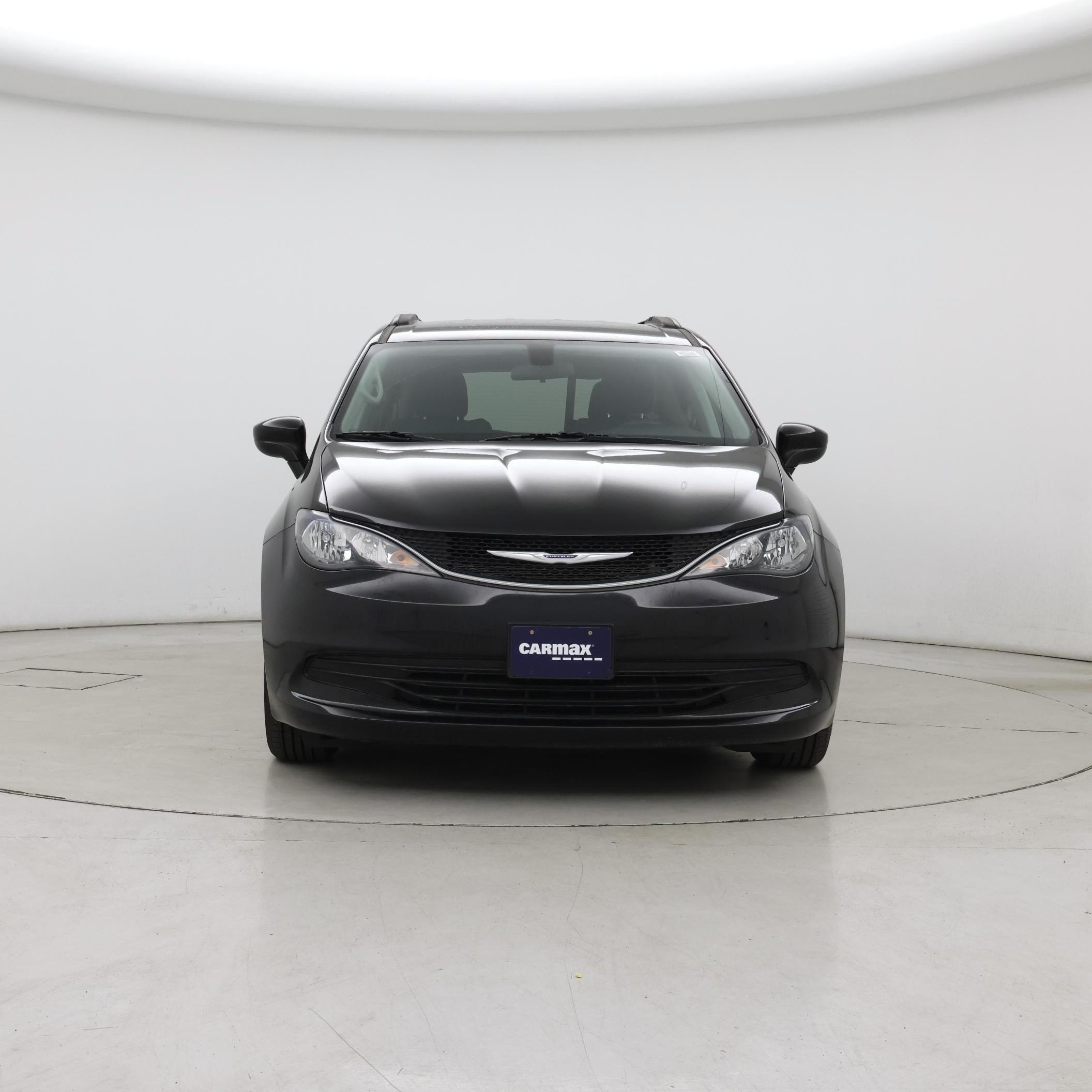 Thumbnail: 2020 Chrysler Voyager - 5